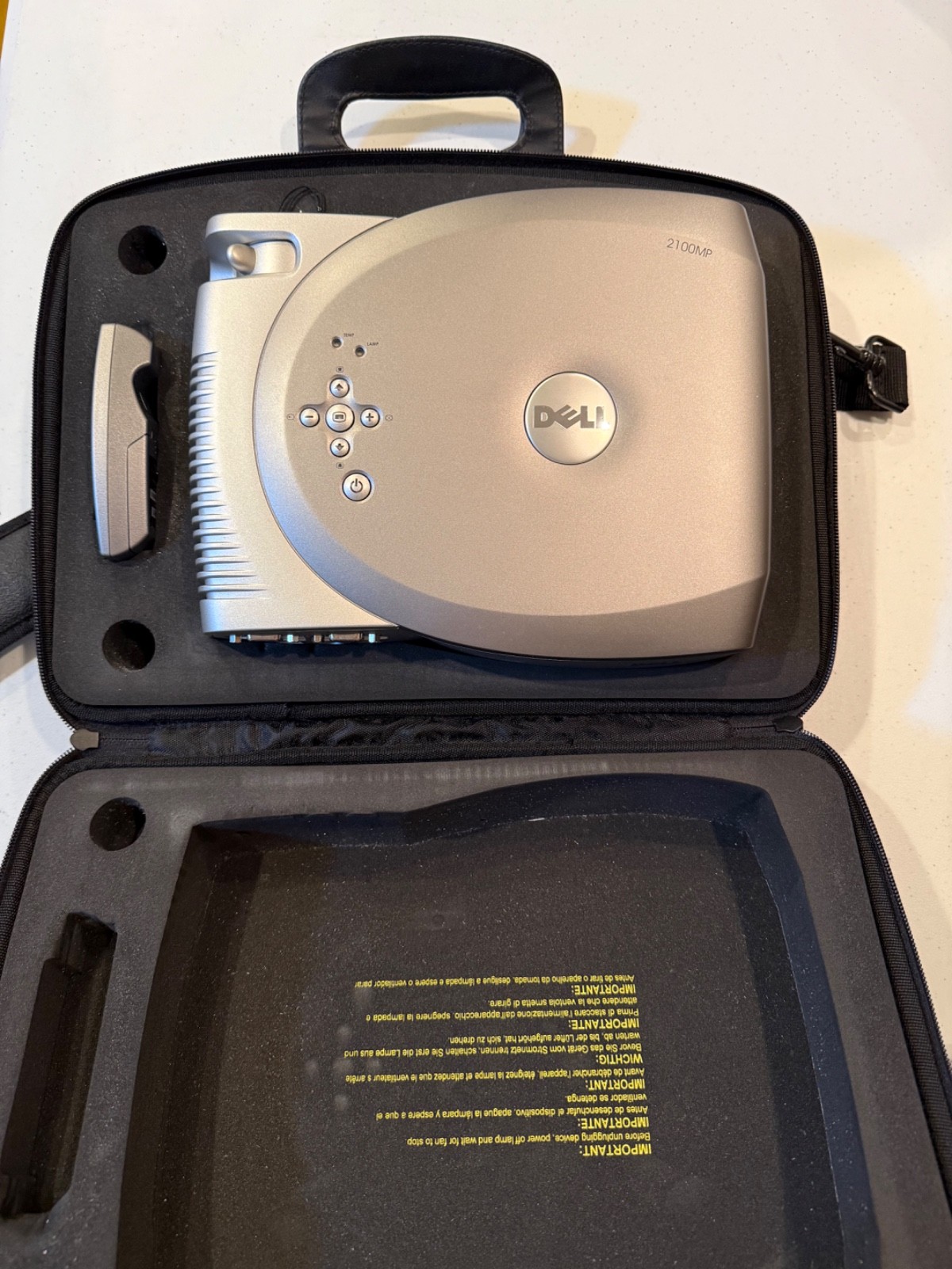 Dell 2100MP Projector with Padded Case, Remote, Cords, and Extra Bulb