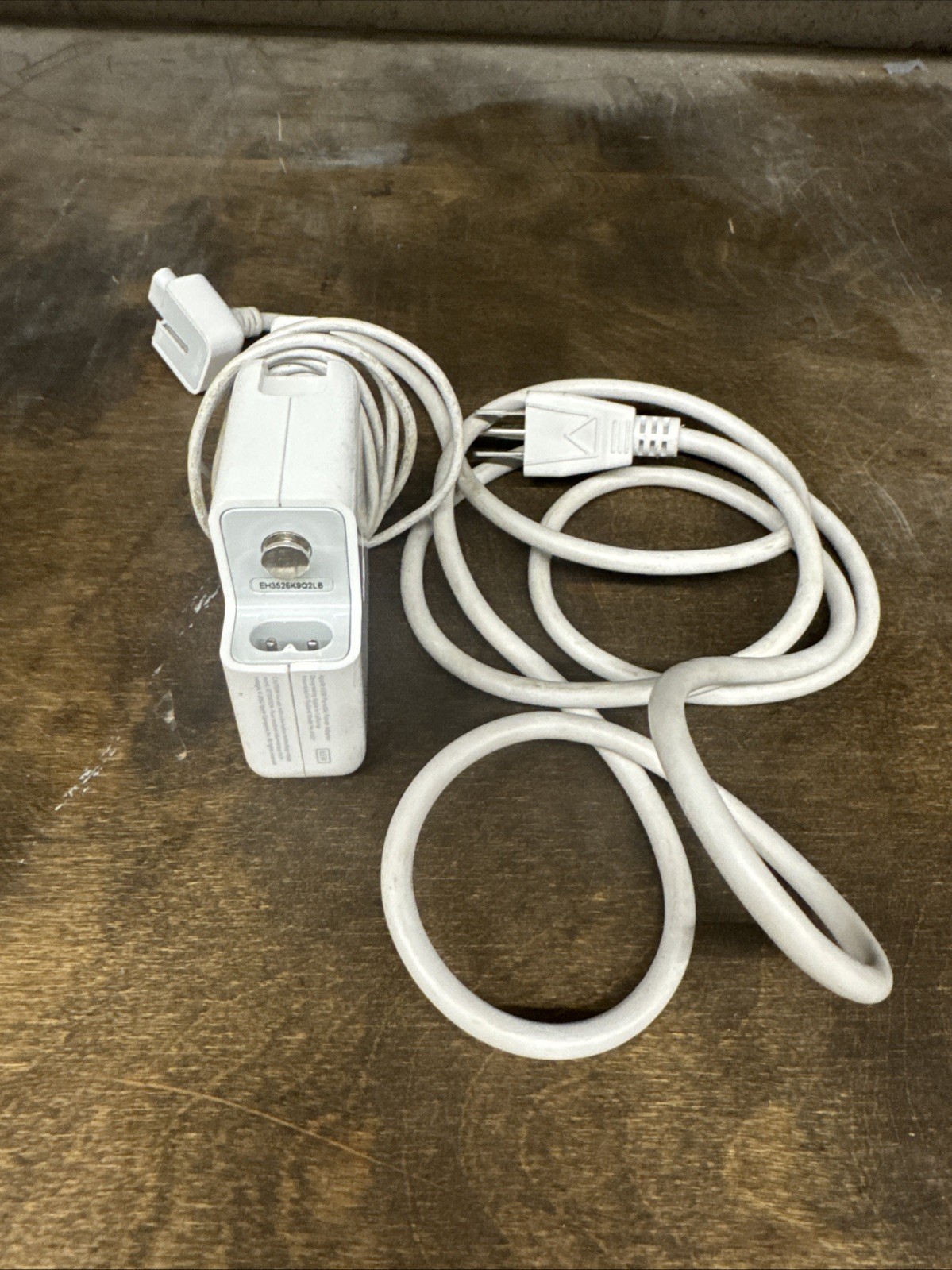 APPLE 65w portable power adapter