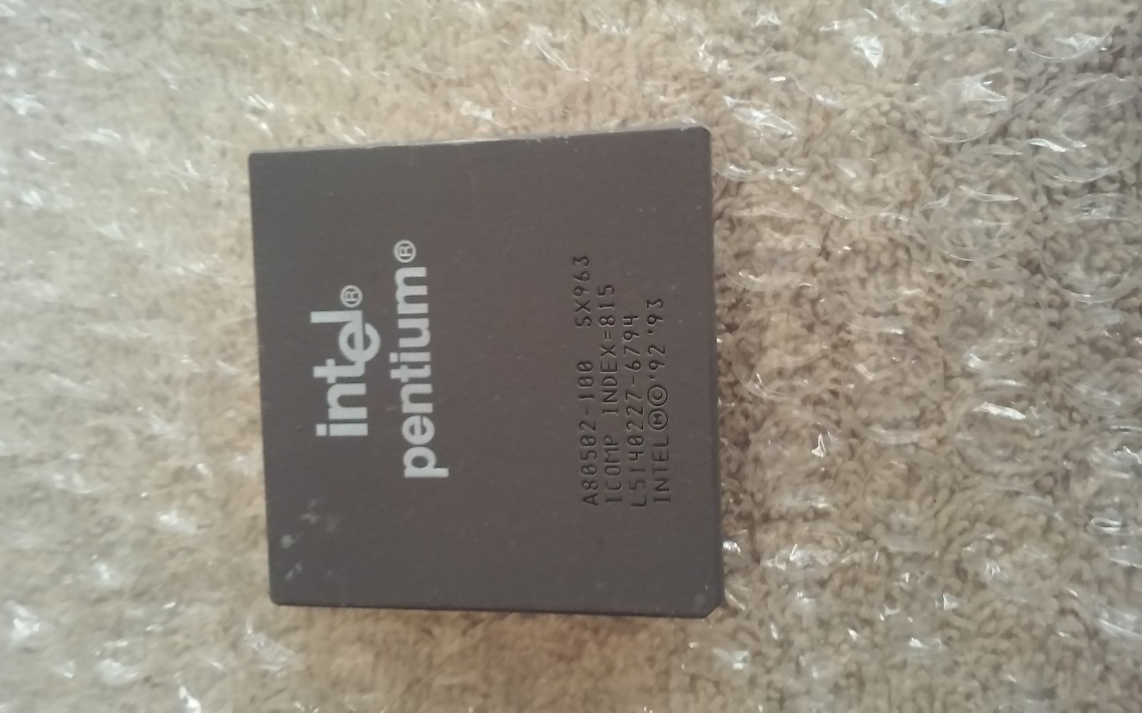 Intel P1 100 mHz Pentium Processor A80502100 (SX963)    Vintage