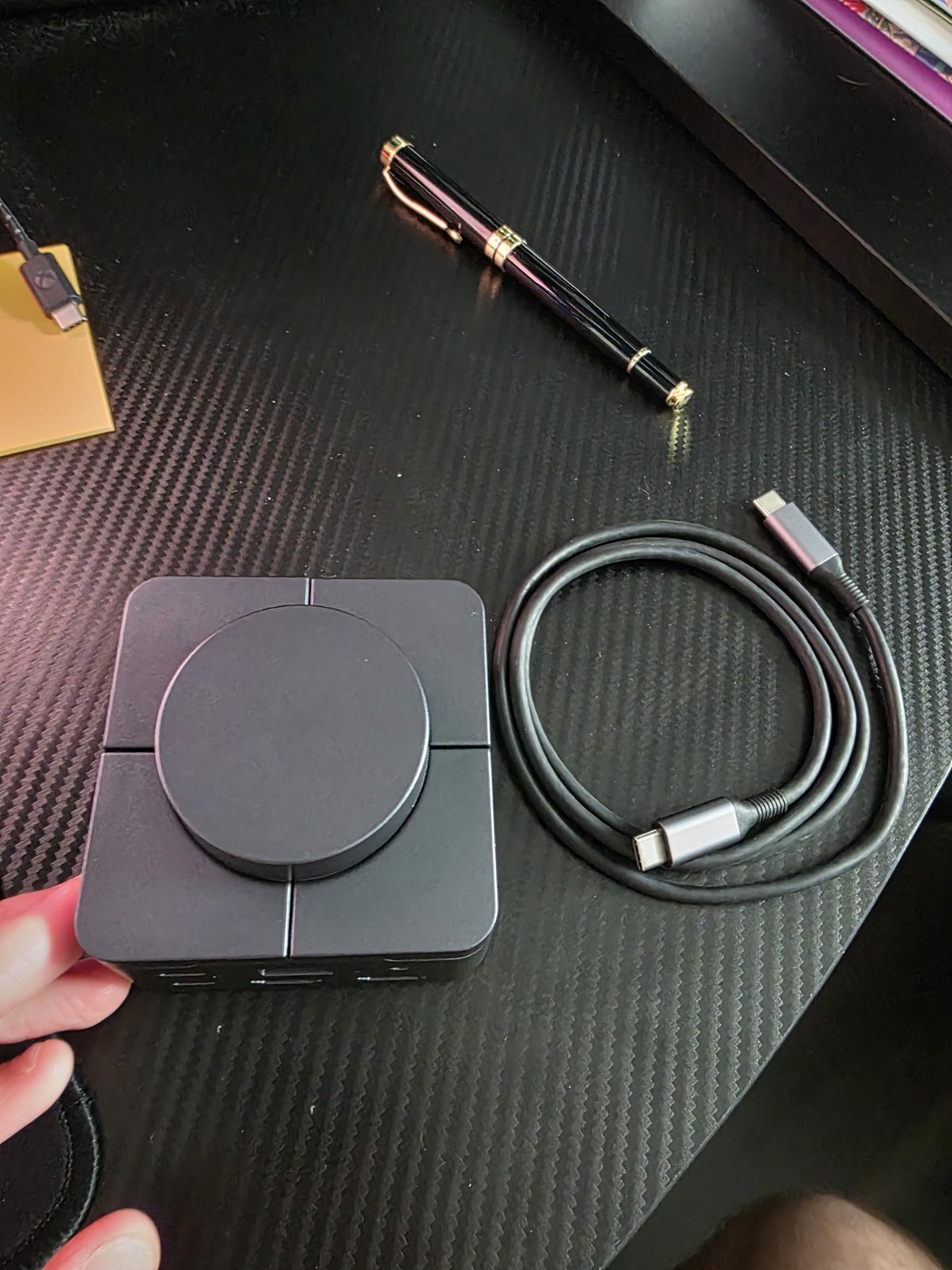 TobenONE 10-in-1 Shortcut-Key USB-C Docking Station (model UDS048)