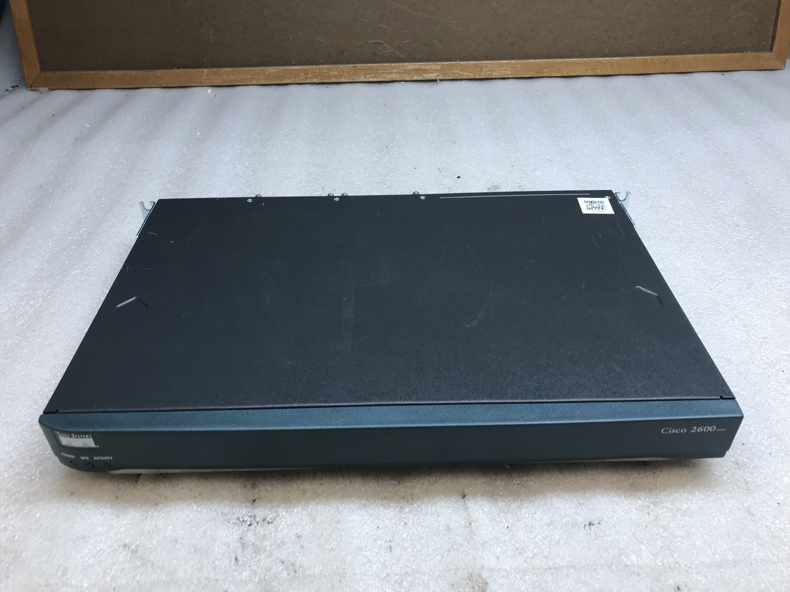 Cisco 2620XM Router WIC-1T 2600 122 IOS 32MB with Rack Ears and Power cables