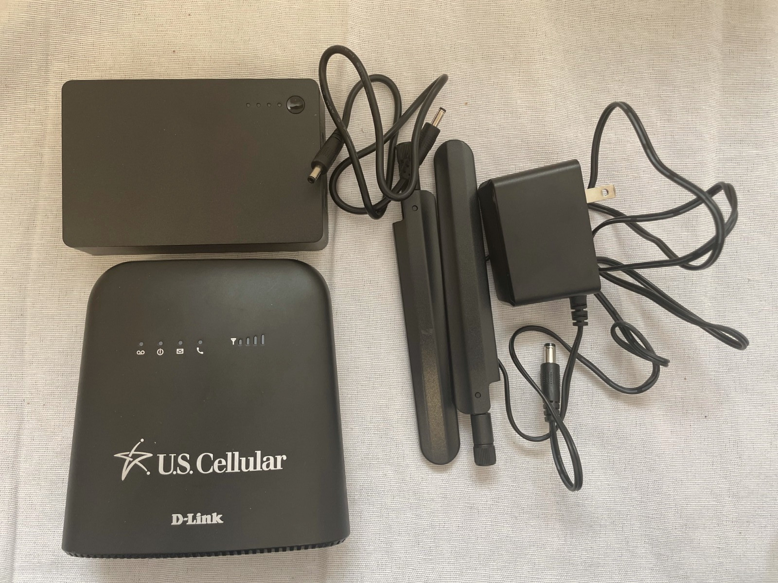 D-LINK DWR-920V U.S. Cellular Home & Business Phone/Missing cat5 cables
