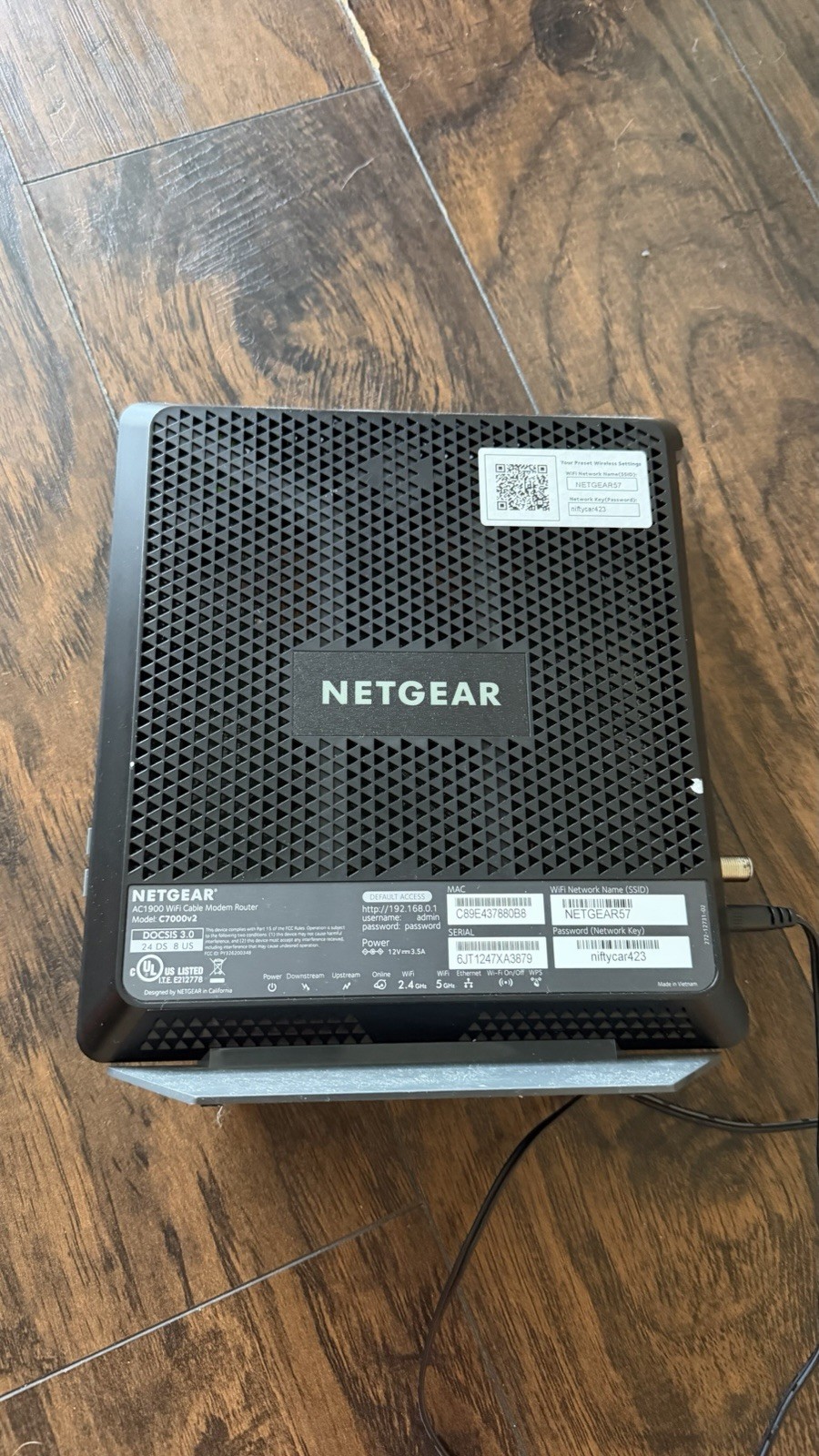BLACK - NETGEAR Nighthawk C7000v2 AC1900  WiFi Cable Modem Router