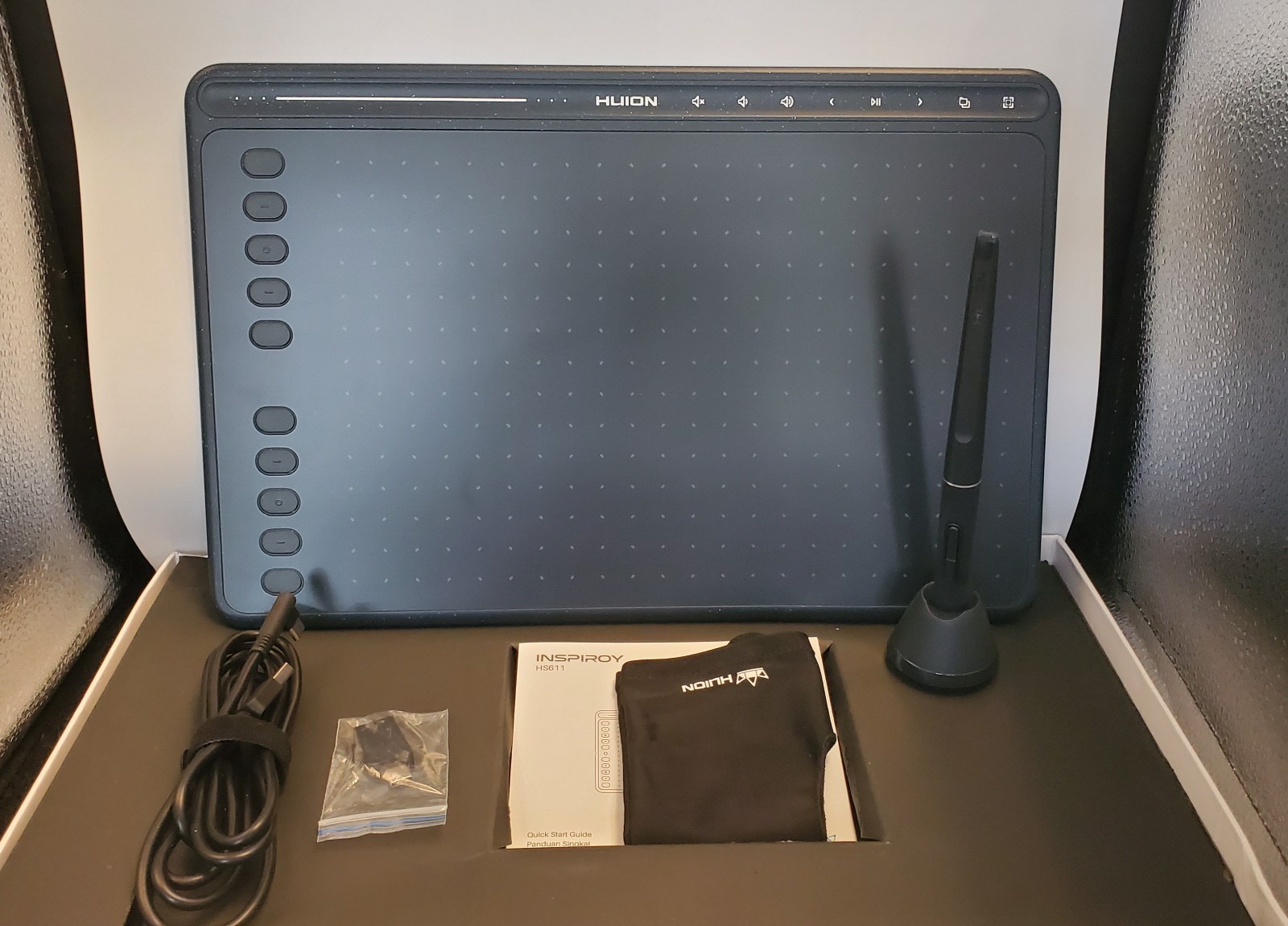 Huion HS611 10 x 6.25" Drawing Tablet