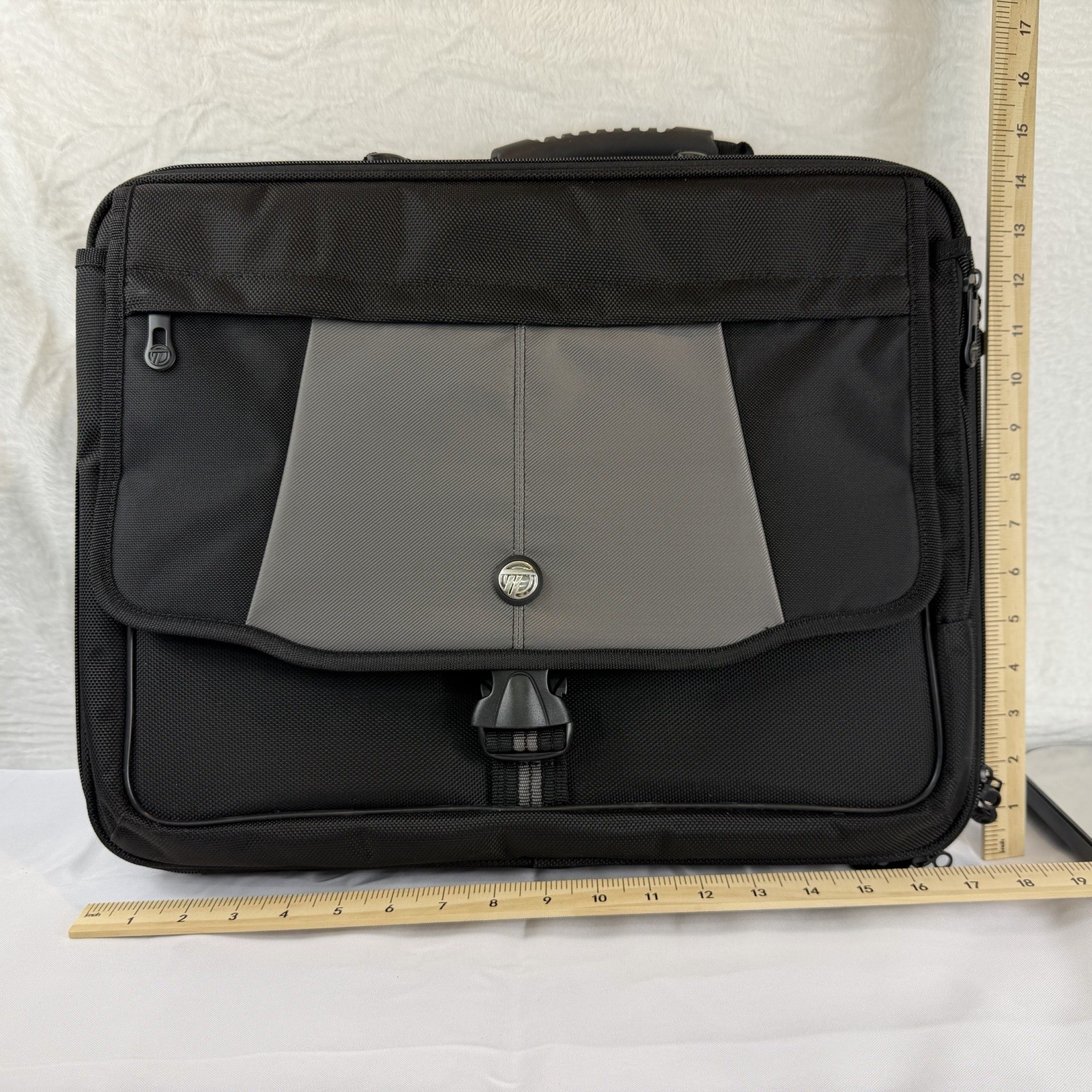 Targus BlackTop Deluxe 17" Laptop Case Bag With Padded Strap
