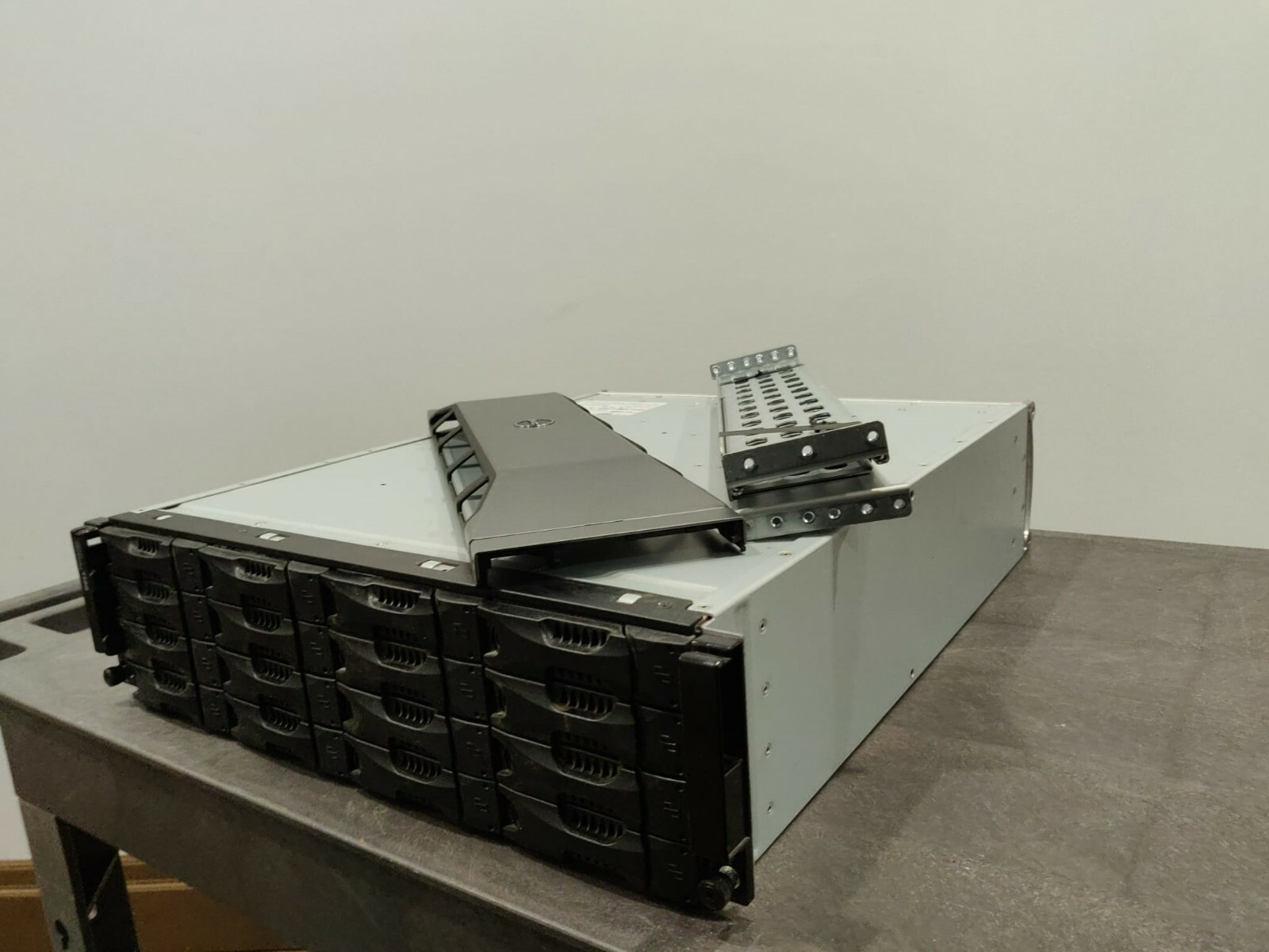 Dell EqualLogic PS4000E 16x 600GB 15.7K SAS PS4000 ISCSI SAN Storage System