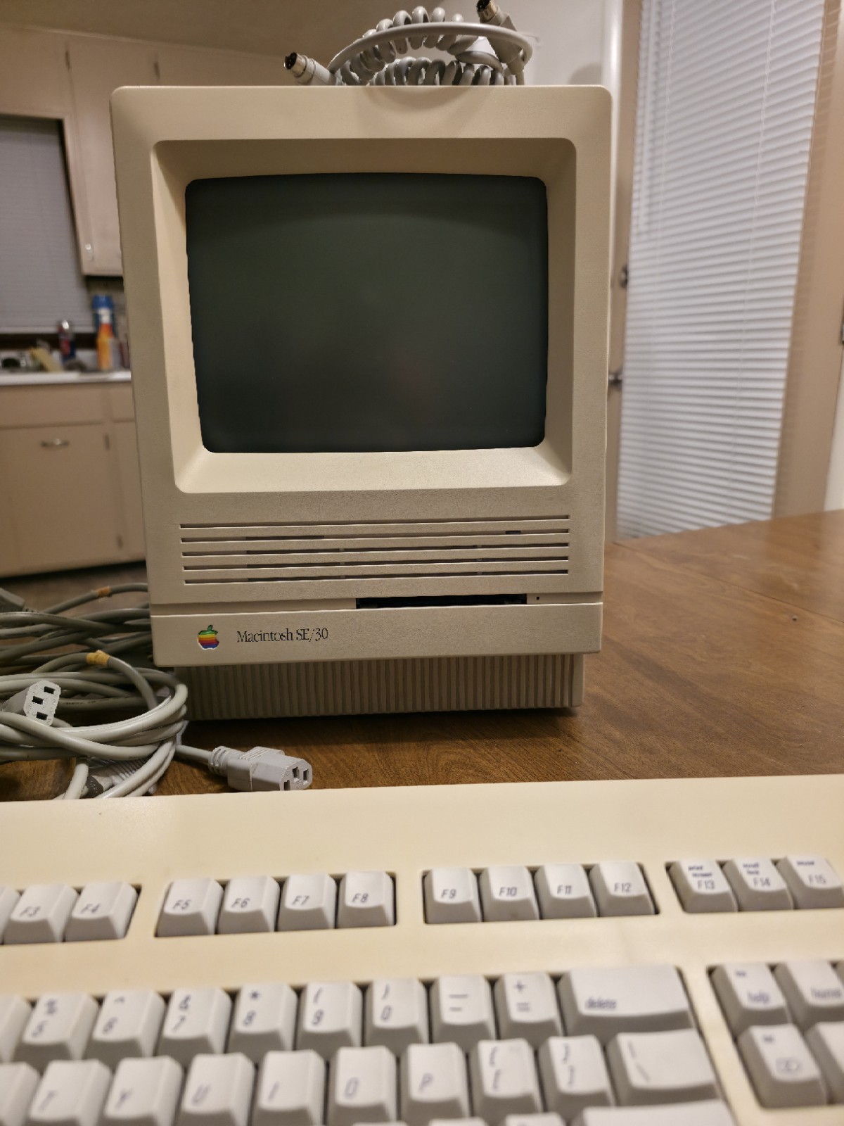 Apple Macintosh SE/30 M5119 9" All-in-One 8MB 80MB HDD System 6.0.3 Bundle