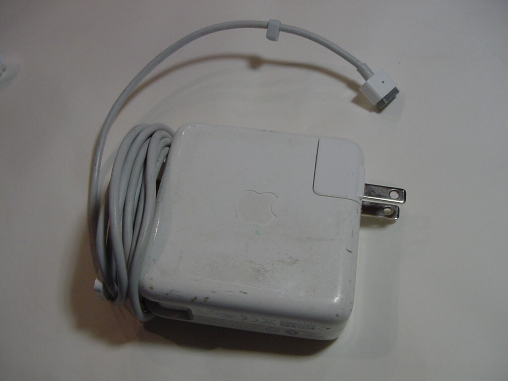 GENUINE APPLE 60W MAGSAFE POWER ADAPTER A1184