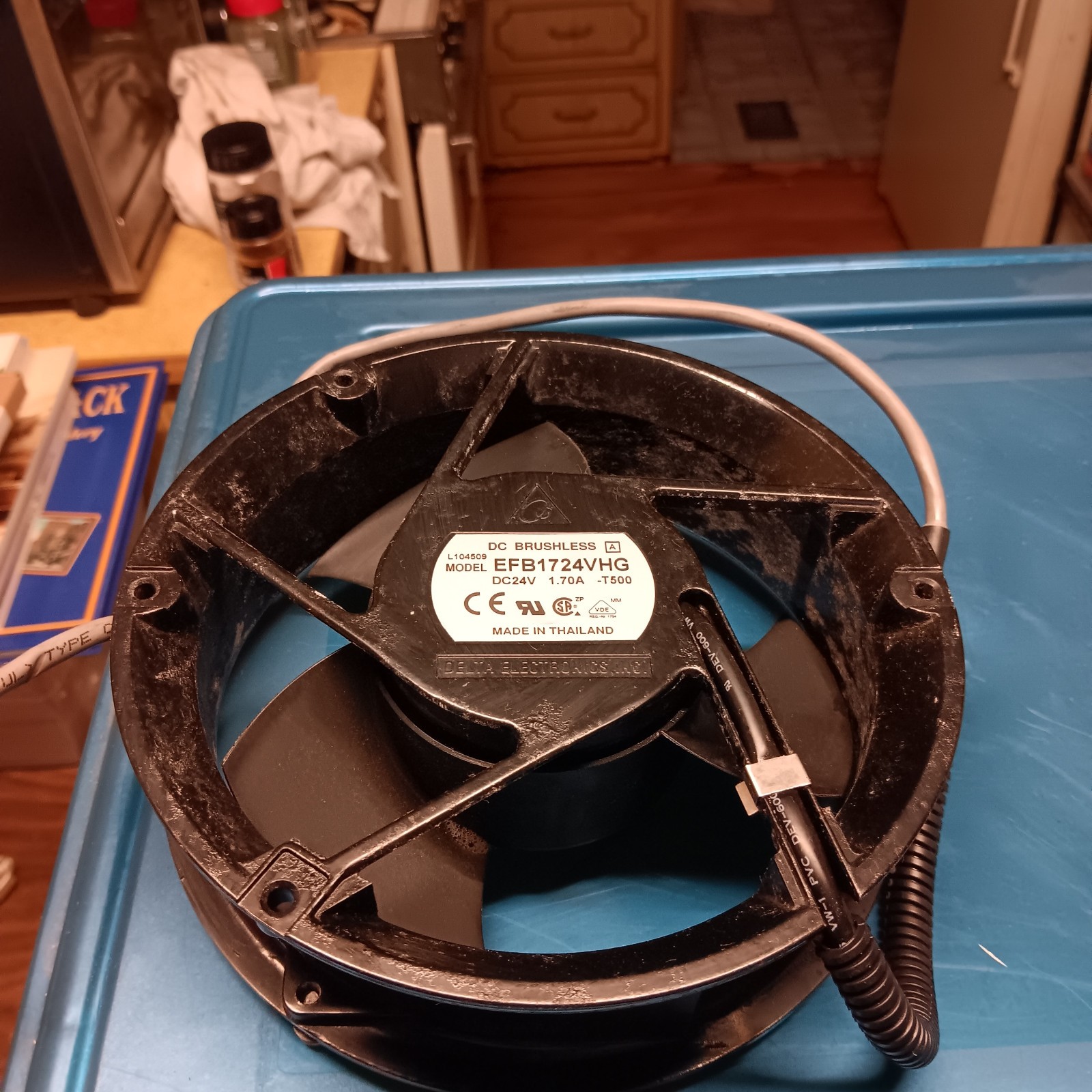 EFB1724VHG  DC BRUSHLESS FAN   DELTA ELECTRONICS INC