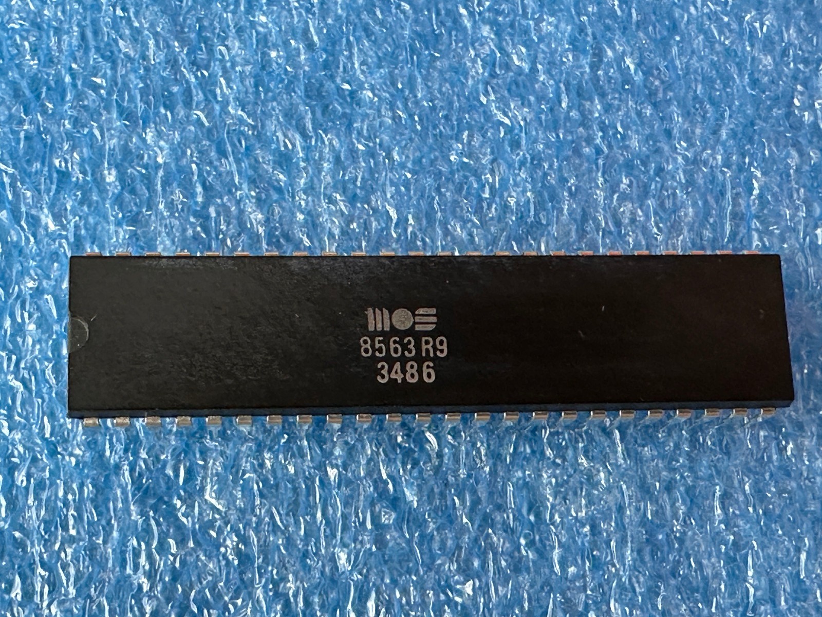 MOS 8563R9 VIC chip for Commodore 128, working.  #34 86