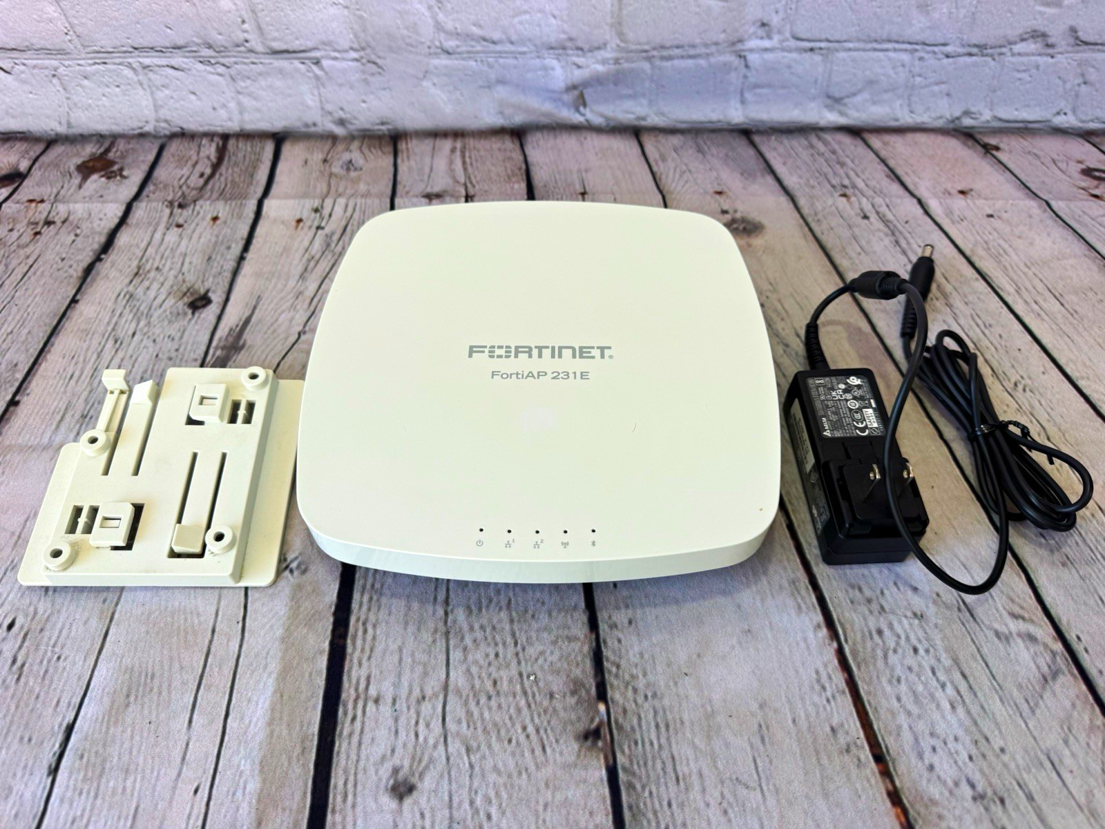 Fortinet FortiAP 231E Wireless Access Point PoE 2-Port White w/ Mount Power