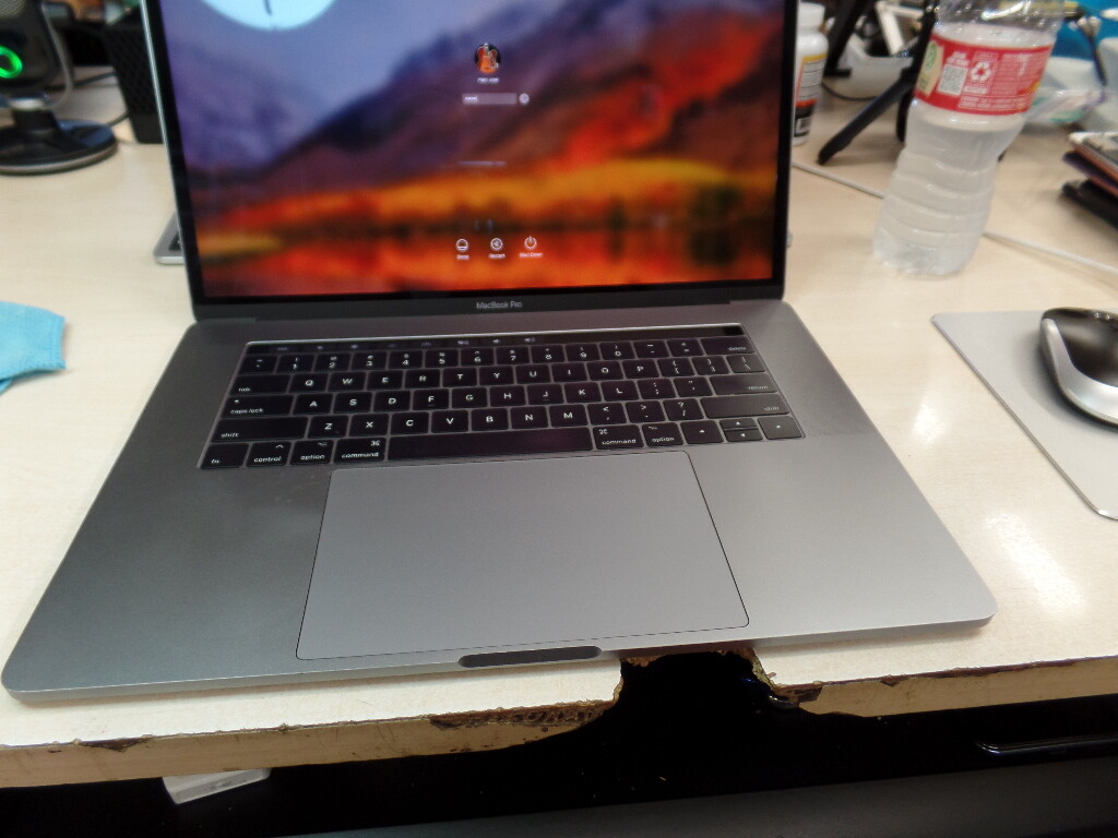 Apple MacBook Pro 15" A1707 (2017) i7 2.8GHz, 16GB RAM, 256GB SSD, macOS 10.13.6