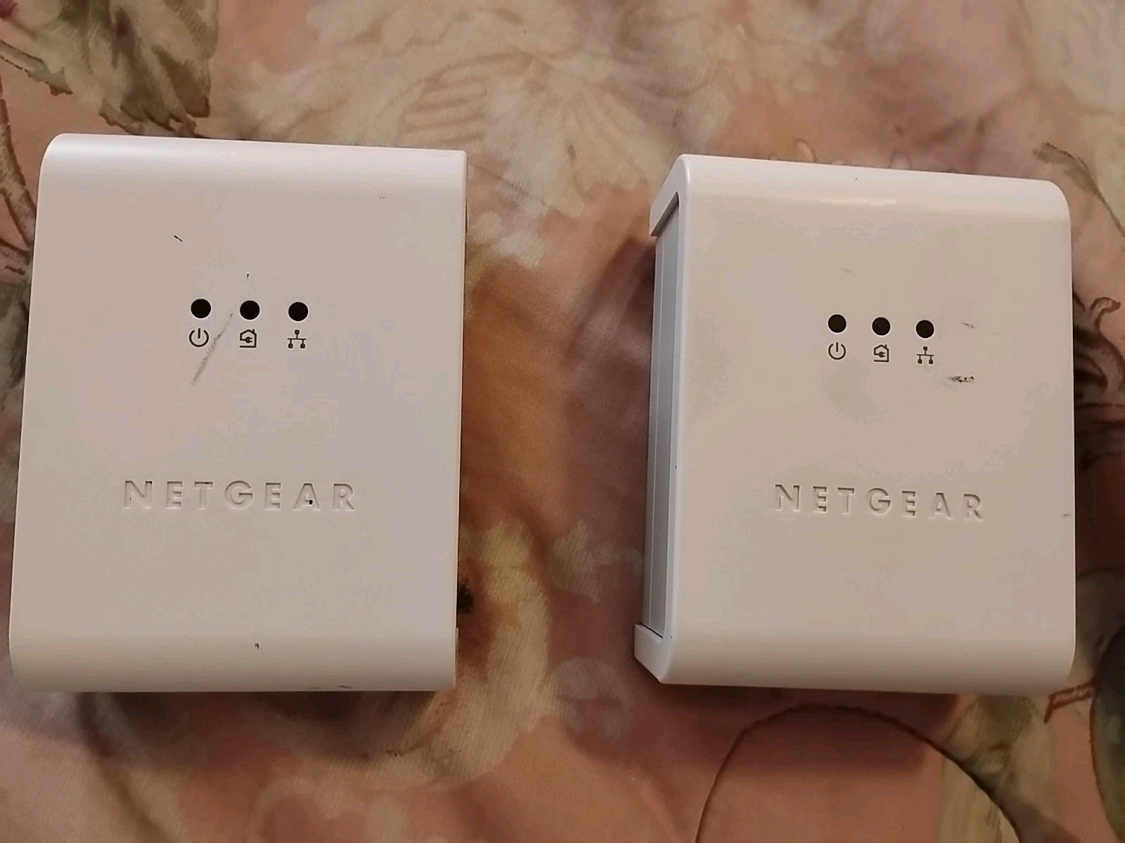 Lot Of (2) Netgear XET1001 85 Mbps Wall-Plugged Ethernet Adapters