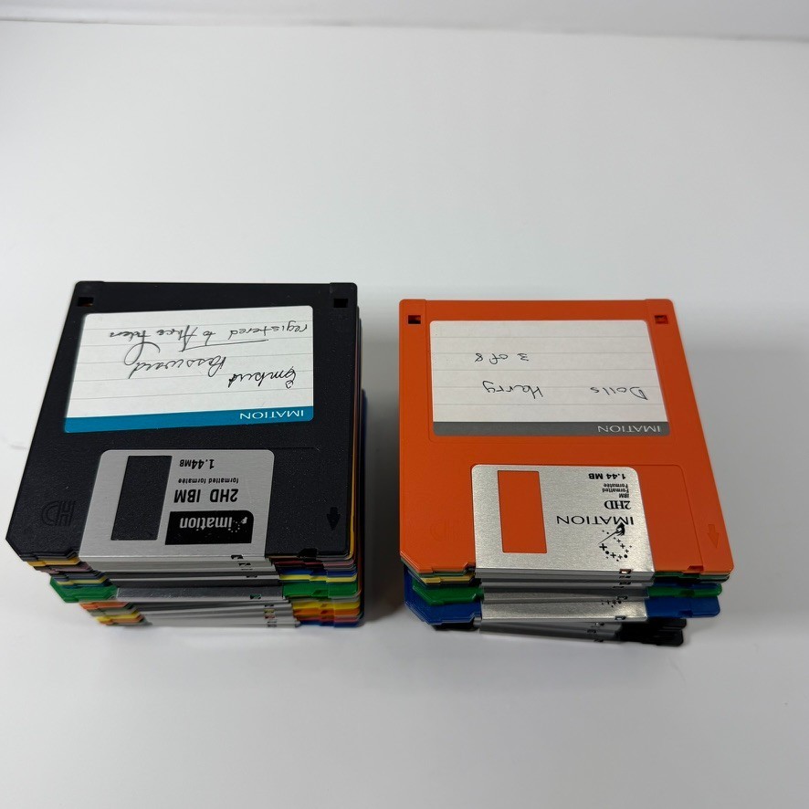Lot of 46 3.5" Floppy Disks Diskettes Colorful Mixed Brands Embroidery Patterns