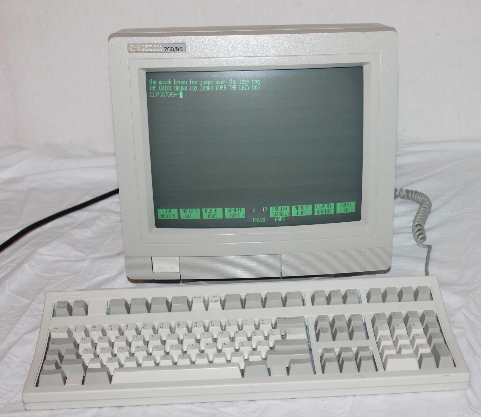 Hewlett Packard HP 700/96 Terminal Monitor w/ Keyboard – Vintage Tested