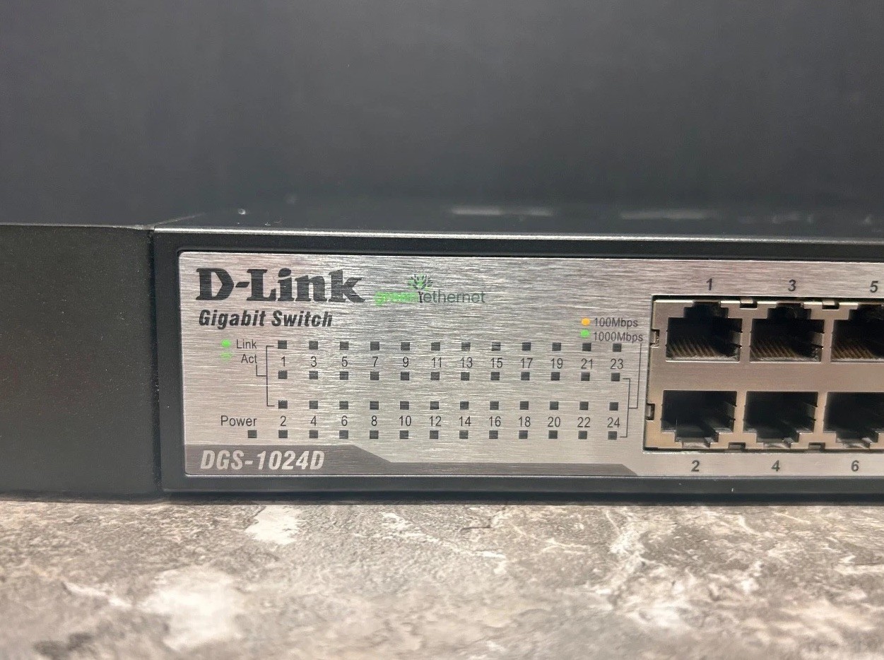 DES-1024D D-Link 24-Port 10/100 Rackmount Switch w/ Ears