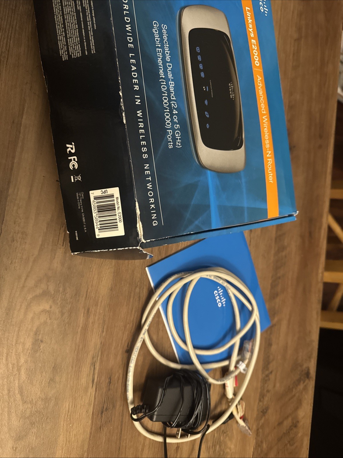 Cisco Linksys E2000 4-Port Wireless Dual-Band Internet Router