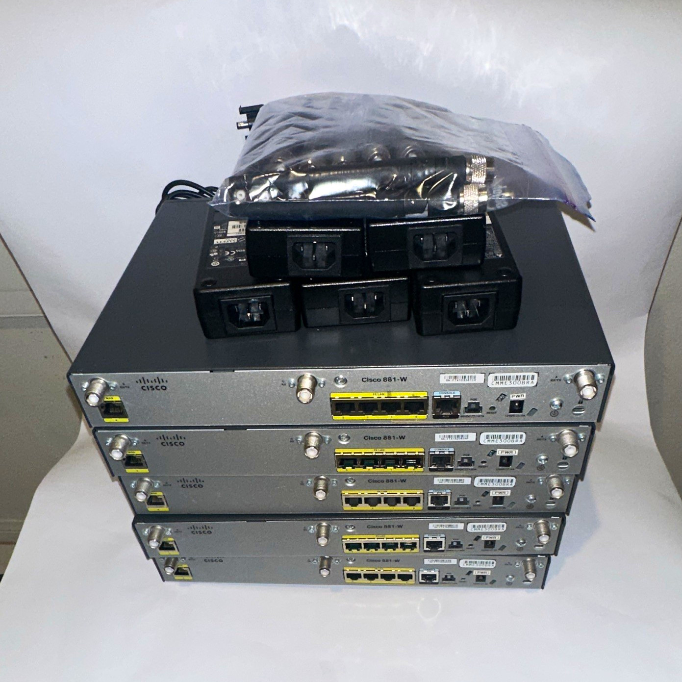 [GREAT] Cisco 881-W Wired Router 4-Port VPN RJ-45 USB Gray Lot of 5