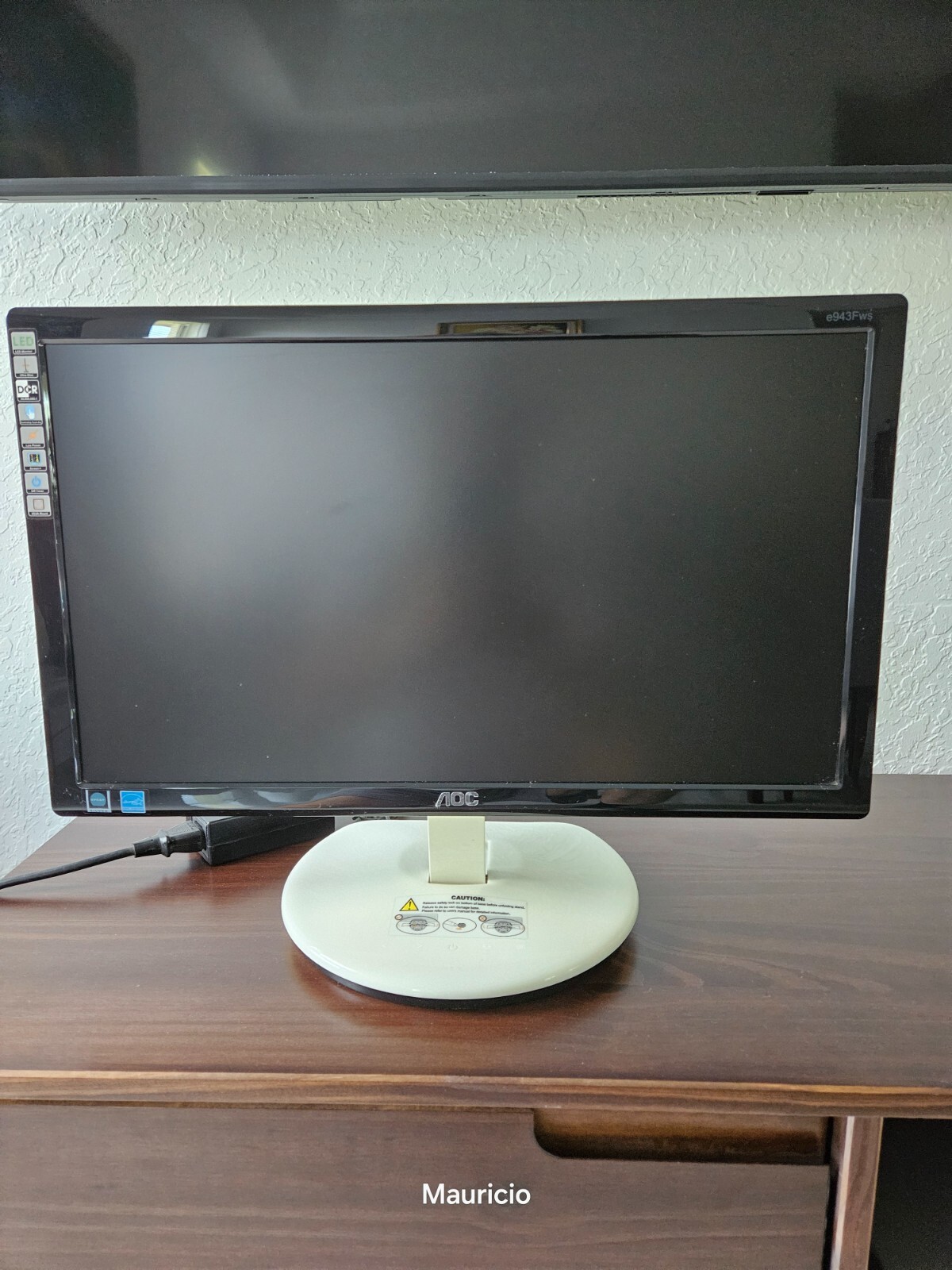 AOC 931SWL LCD Monitor.Mod.e943Fws LED.Ultra slim. Light, Vesa . Modern design.