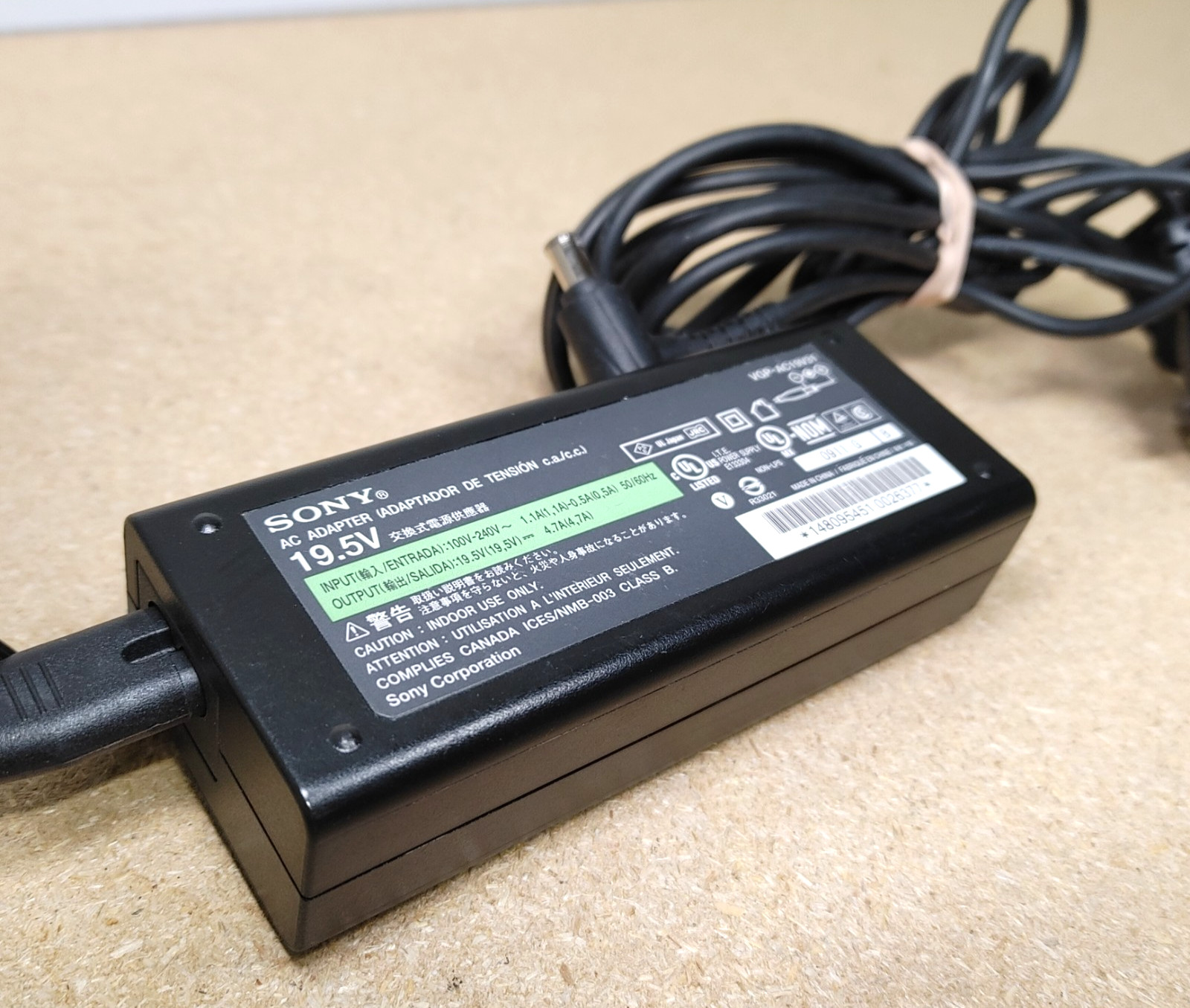 Original Genuine OEM Sony Vaio VGP-AC19V31 AC Adapter & Power Cord.