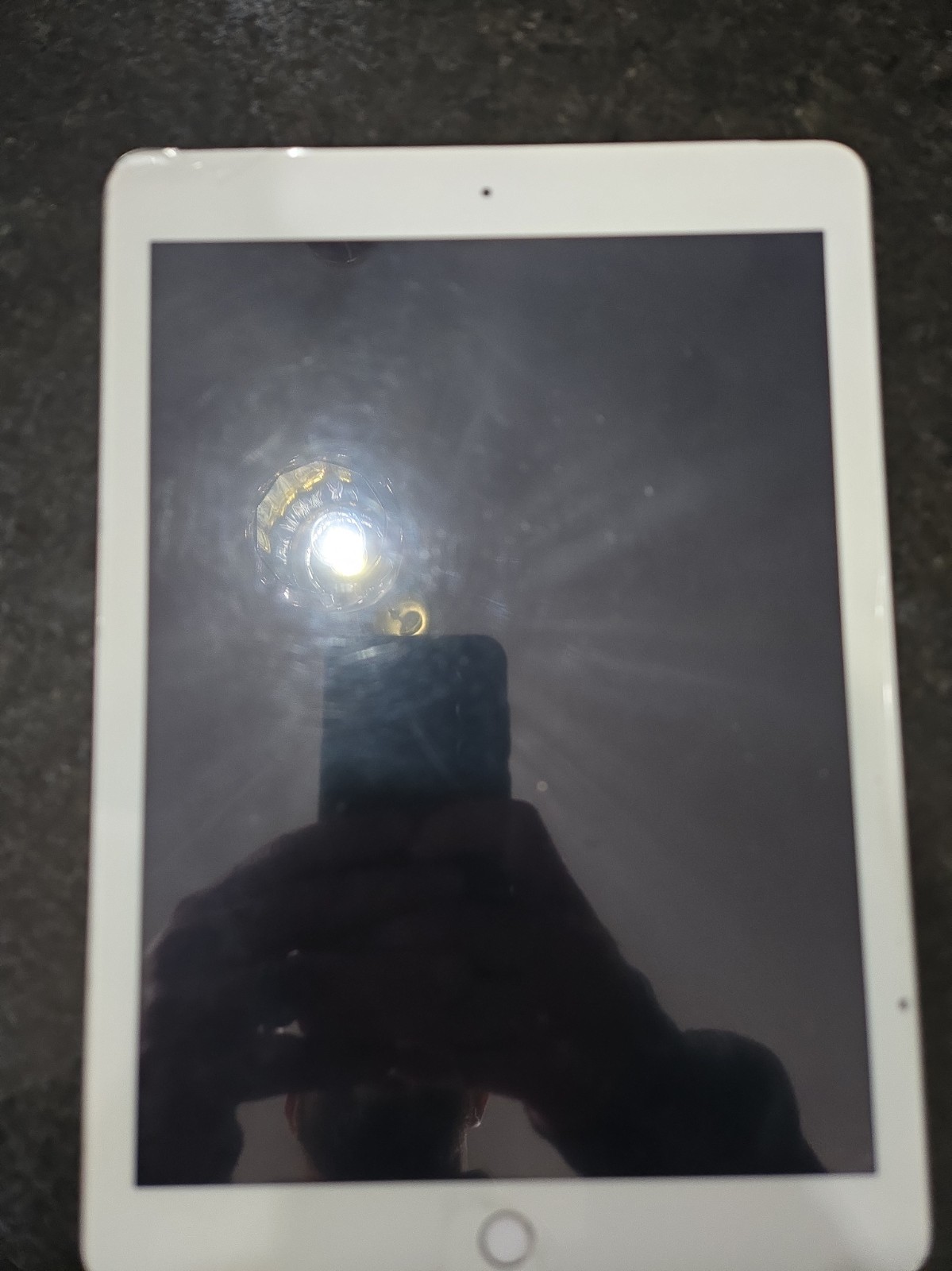 iPad 9th Generation 64GB WiFi White Original Box. Used. Tested Working