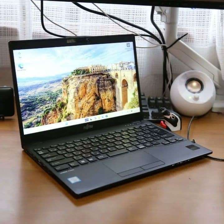 Fujitsu LIFEBOOK U939/B i5-8365U 8GB 256GB SSD 13.3 FHD Win11 Laptop