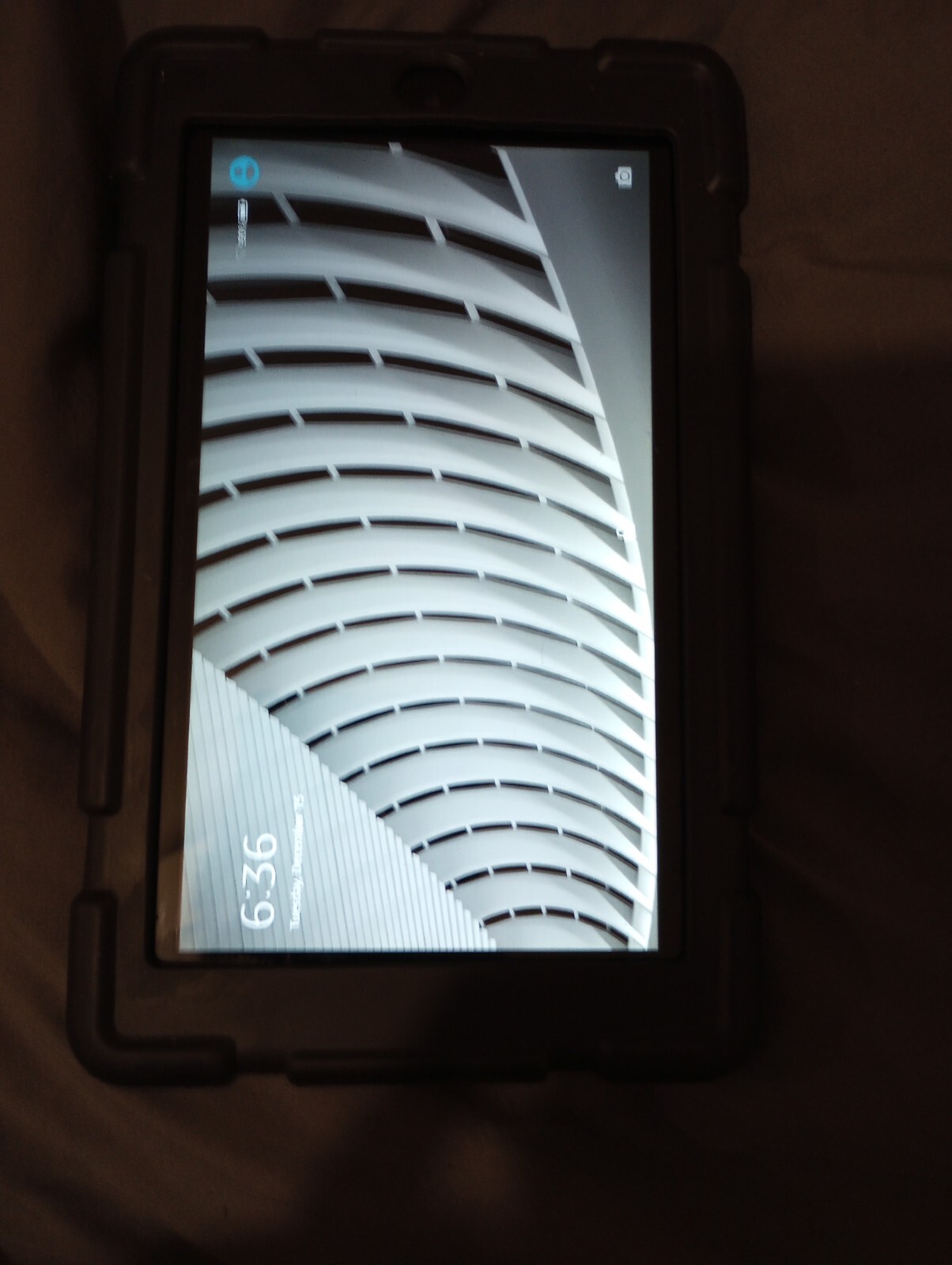 Amazon Fire (5th Generation) 8GB, Wi-Fi, 7in - Magenta Lantier Armor Case Bundle