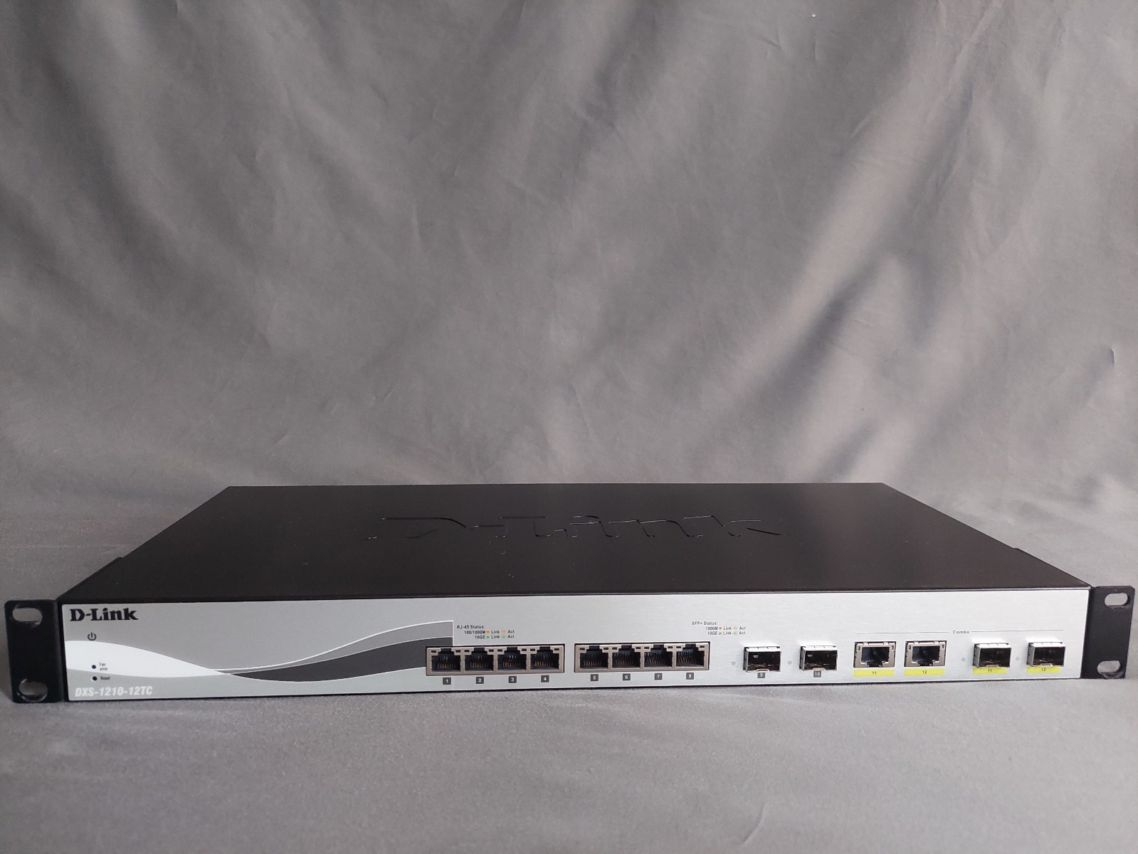 D-Link DXS-1210-12TC 12-Port 10GbE Smart Managed Switch – Datacentre Pull