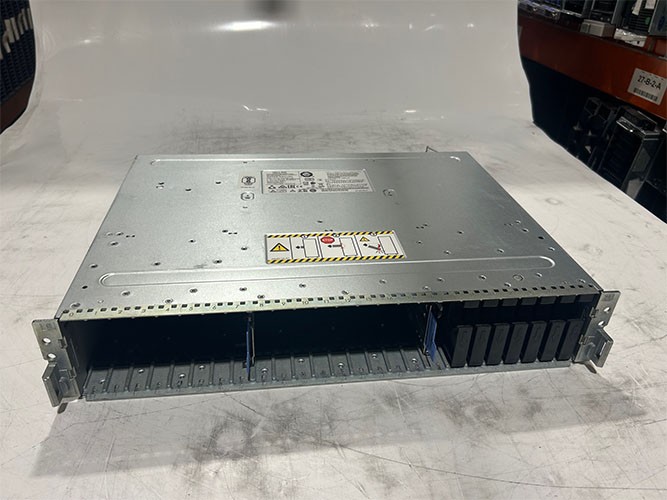 EMC UNITY-TAE-CHASSIS Unity TEA 25x2.5in 12GB SAS 2U Exp Unit- No PSU's or IO