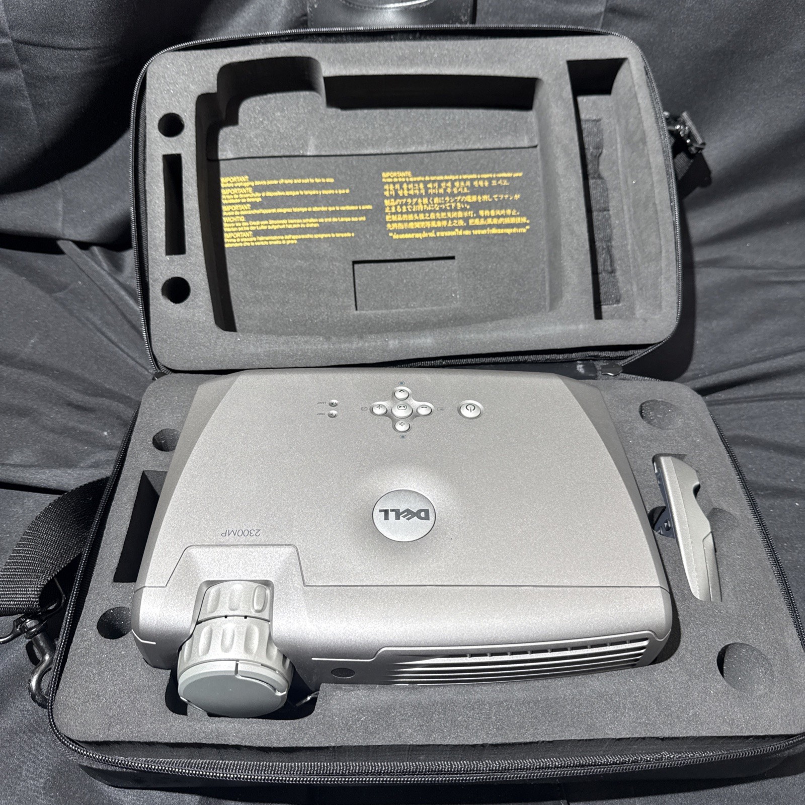 Dell 2300MP DLP Projector with Cables, Remote, and Case Tested
