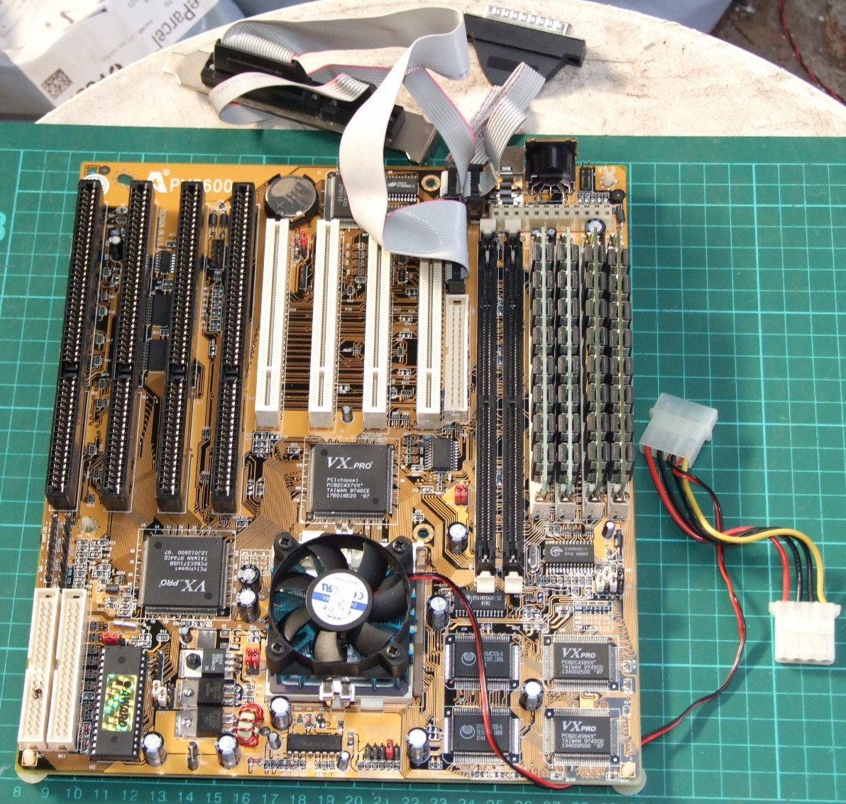 Amptron PM-8600A Socket 7 AT motherboard with AMD K6-200MHz CPU and 32Mb Ram