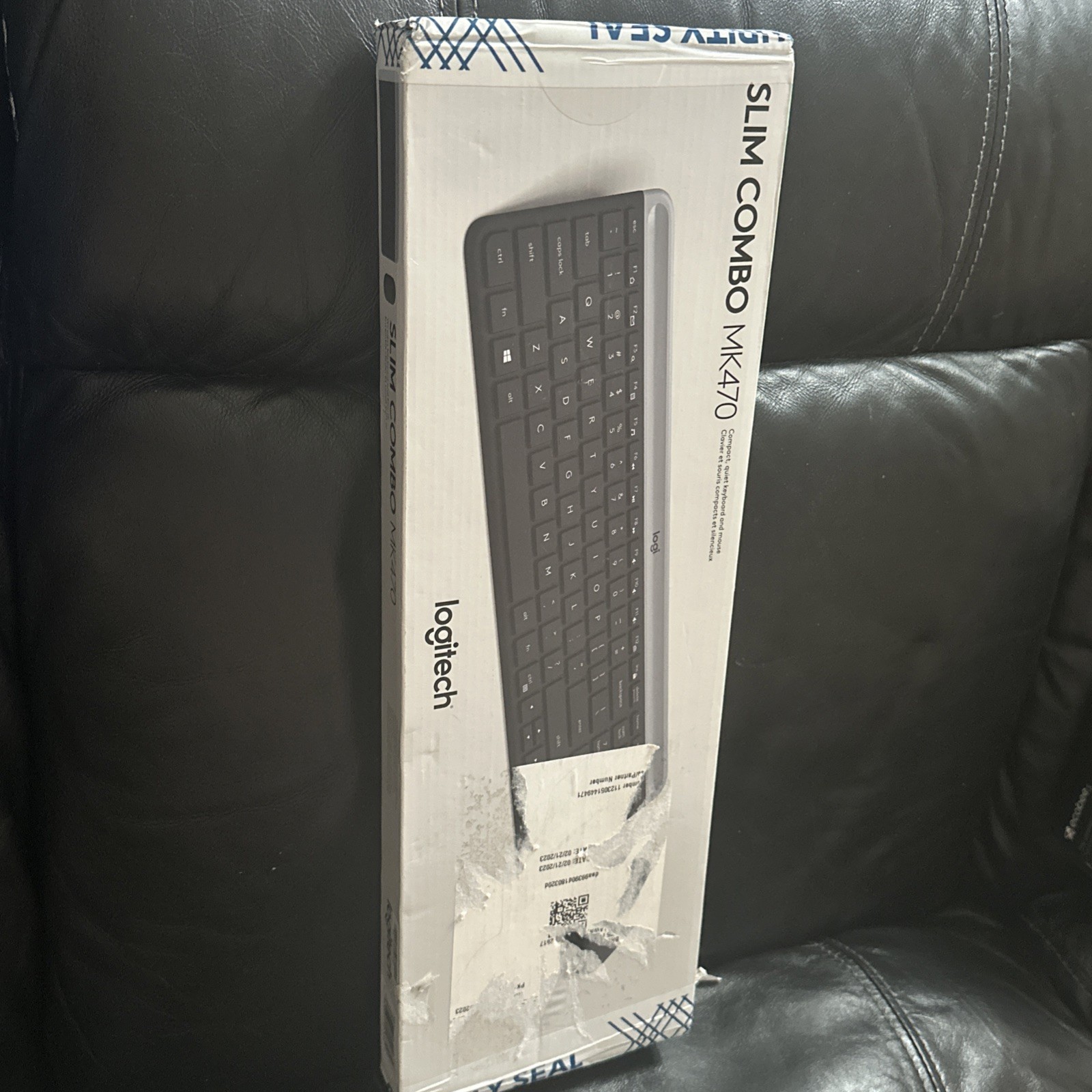 Logitech - MK470 Full-size Black Wireless Scissor Keyboard and Mouse Bundle 