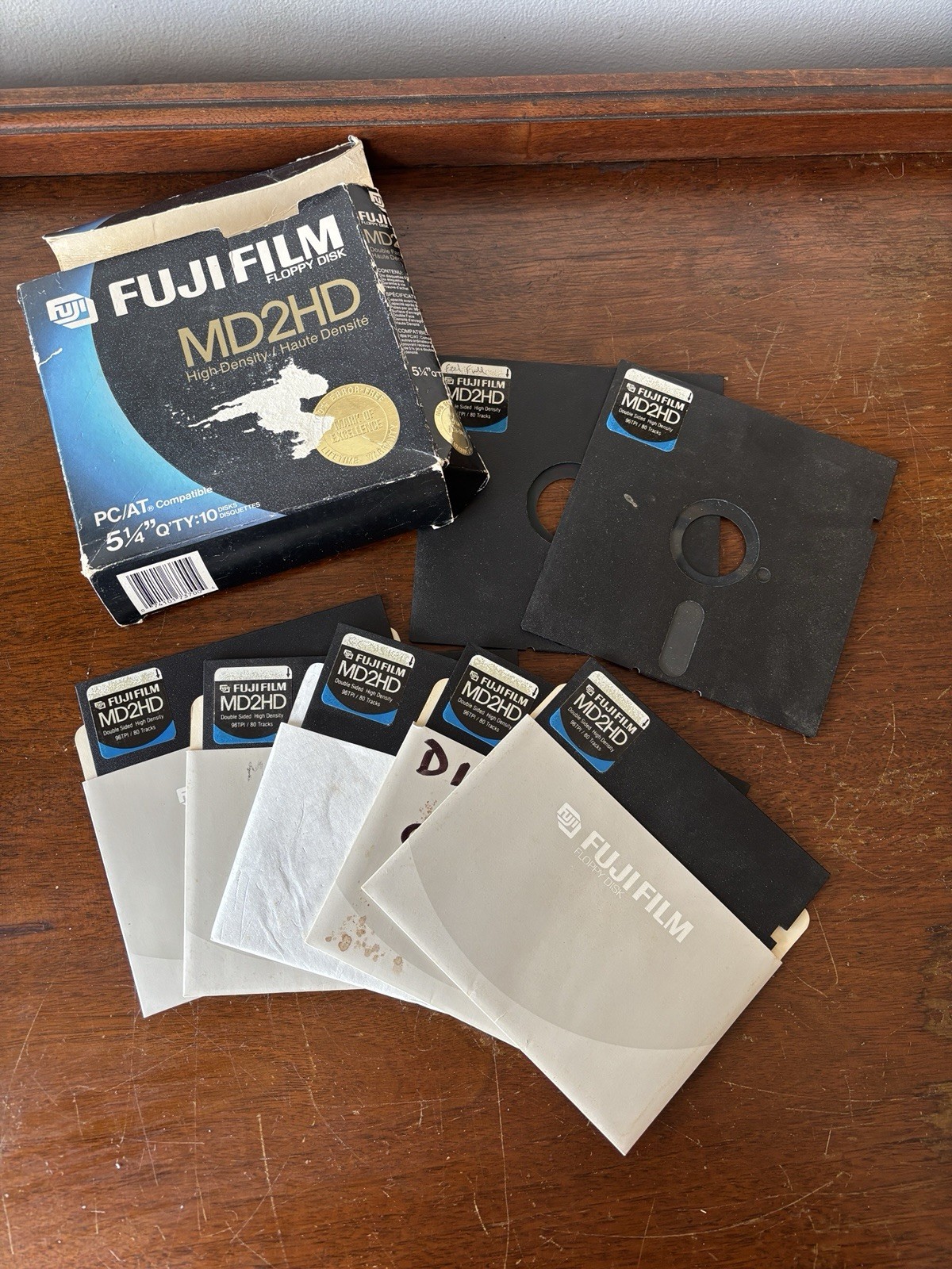 Vintage FUJIFILM MD2HD 5 1/4" FLOPPY DISK box W/ 7 DISQUETTES