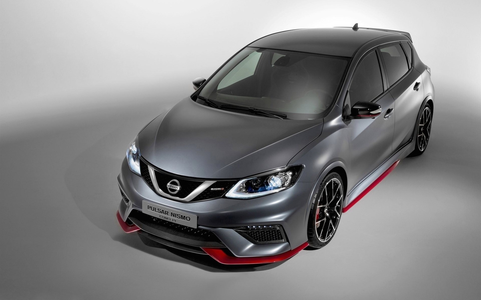 Cars nissan pulsar Desk Mat Stitched