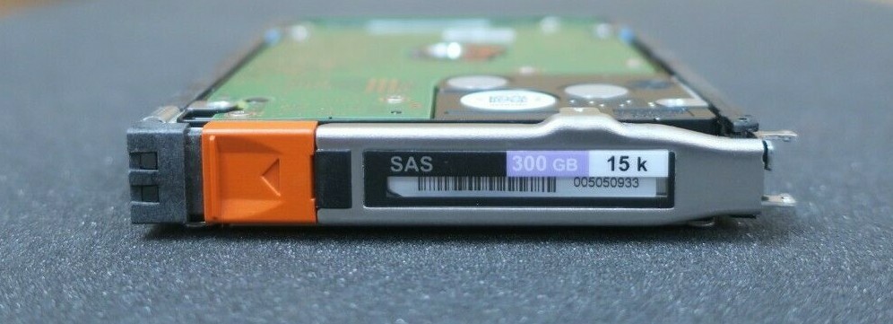 EMC 300GB 15K 2.5" SAS Hard Drive 005050933 V4-2S15-300 V6-2S15-300 SAN VNX VNXe