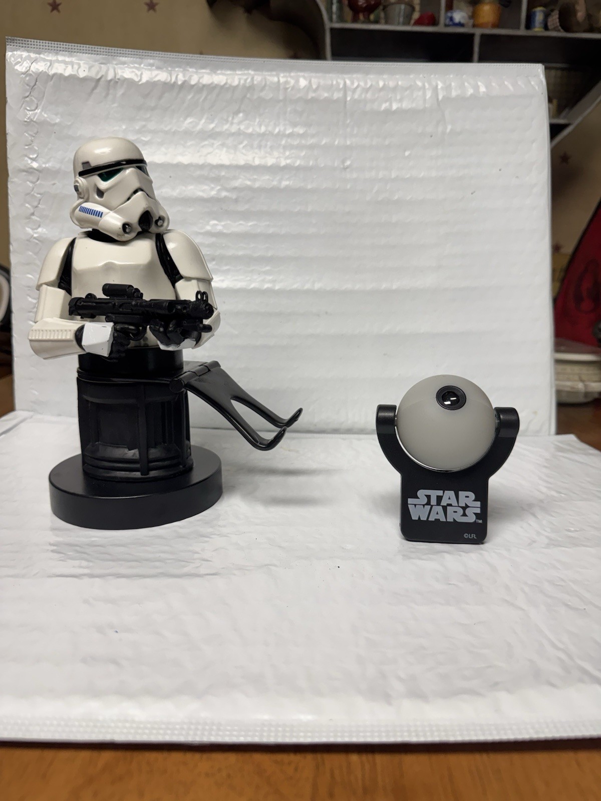 Cable Guys - Star Wars Imperial Stormtrooper Gaming Phone Holder & Outlet Light