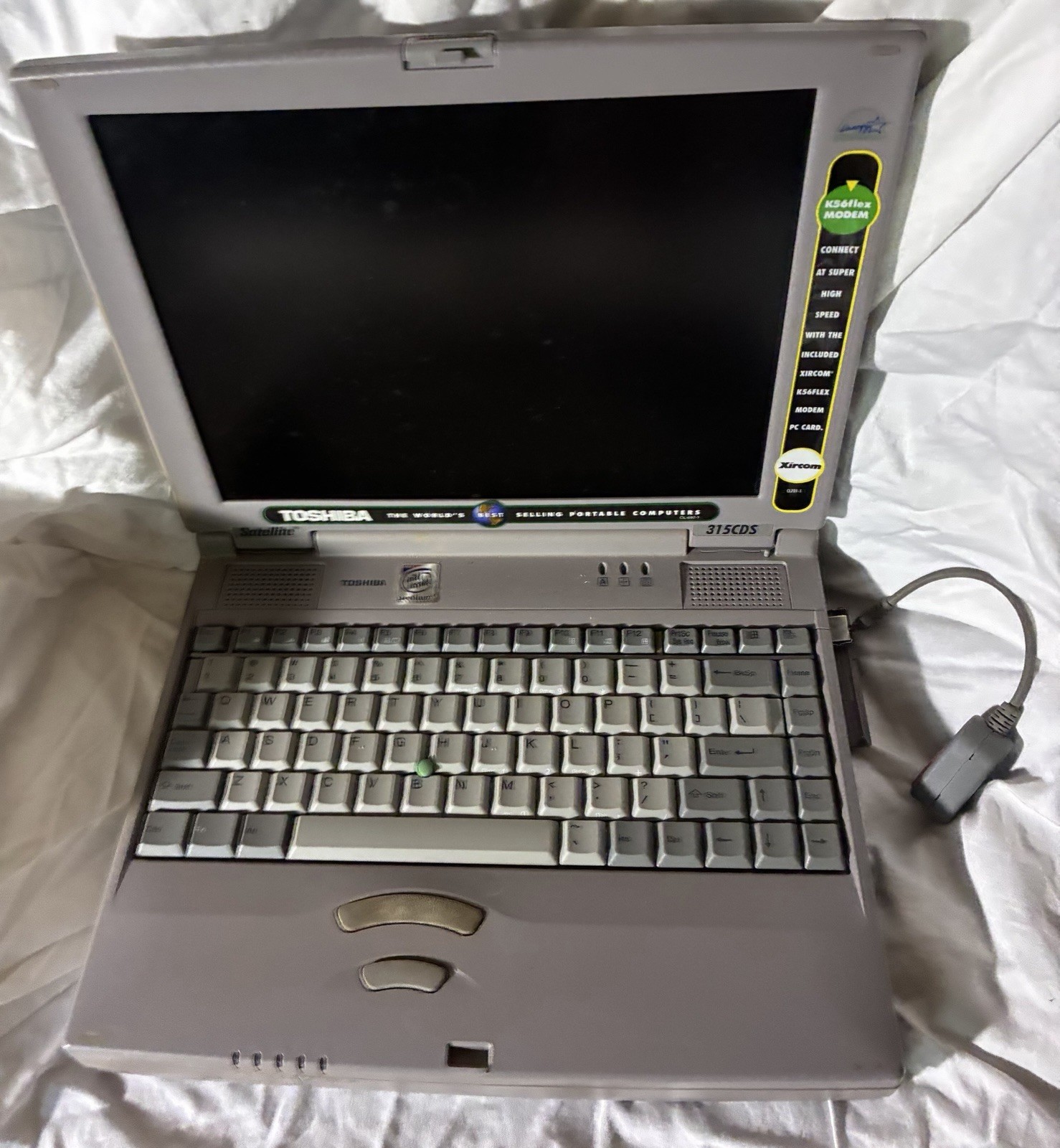Vintage Toshiba Satellite 315CDS 12.1in Pentium 133MHz 16MB 1.35GB Untested