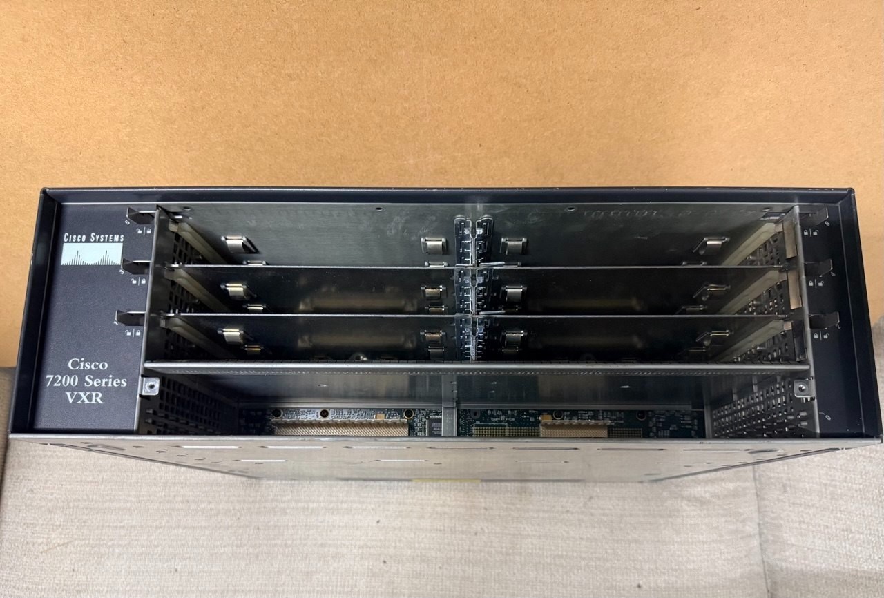 Cisco 7200 series VXR - Cisco7204VXR - Chasis only