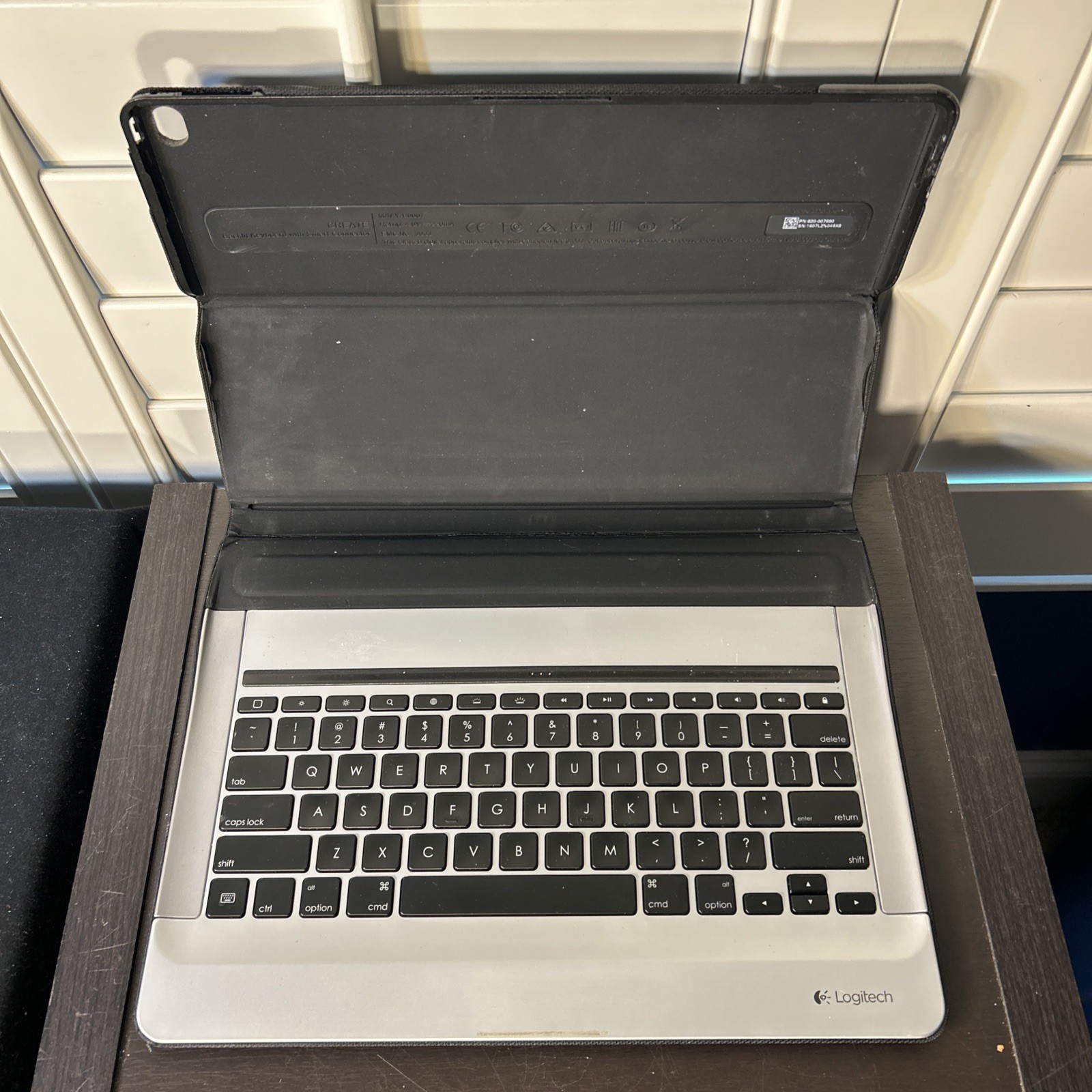 Logitech CREATE Backlit Keyboard Case Smart Connector iPad Pro 9.7 Y-B0007 Black