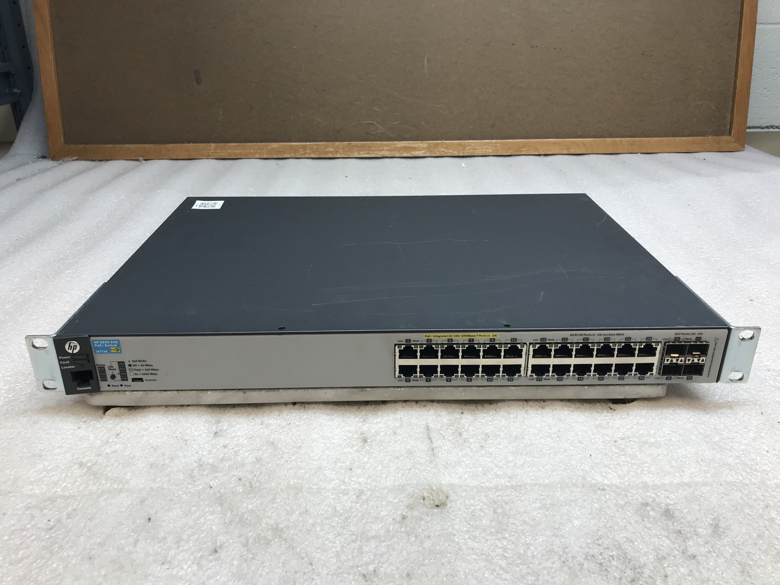 HP Aruba 2530-24G PoE+ J9773A 24-Port Gigabit Network Switch w/ Rack Ears