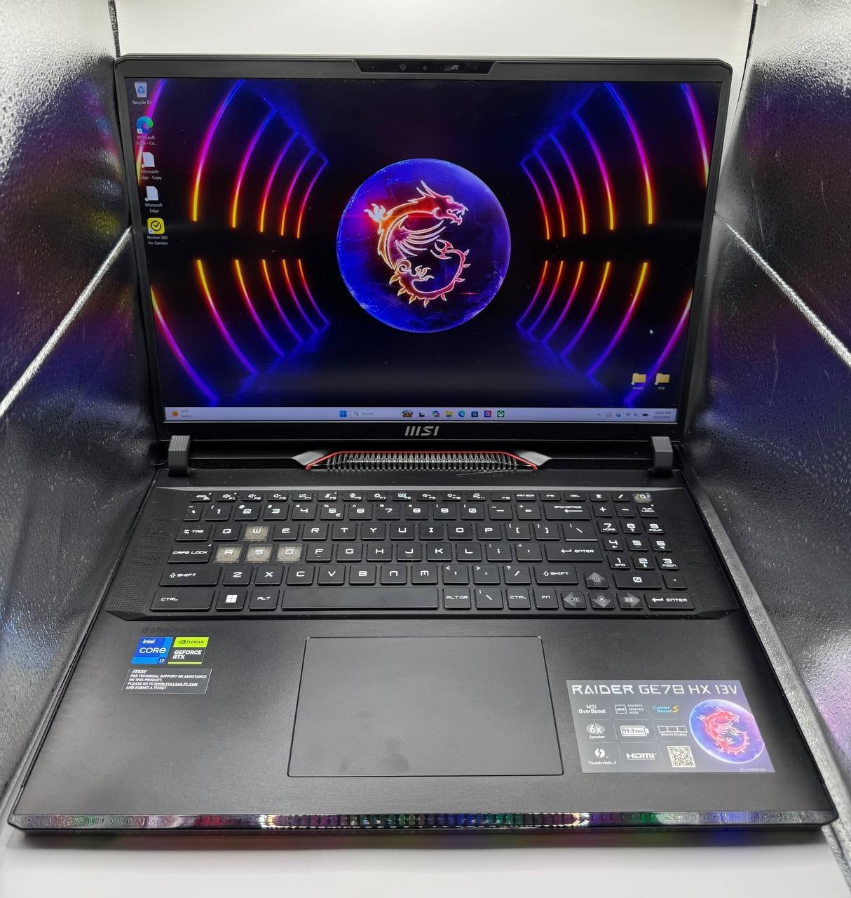 MSI Raider GE78 HX 13V i7-13700HX/ 16GB/ 1.40TB SSD/ RTX 4070 - Black