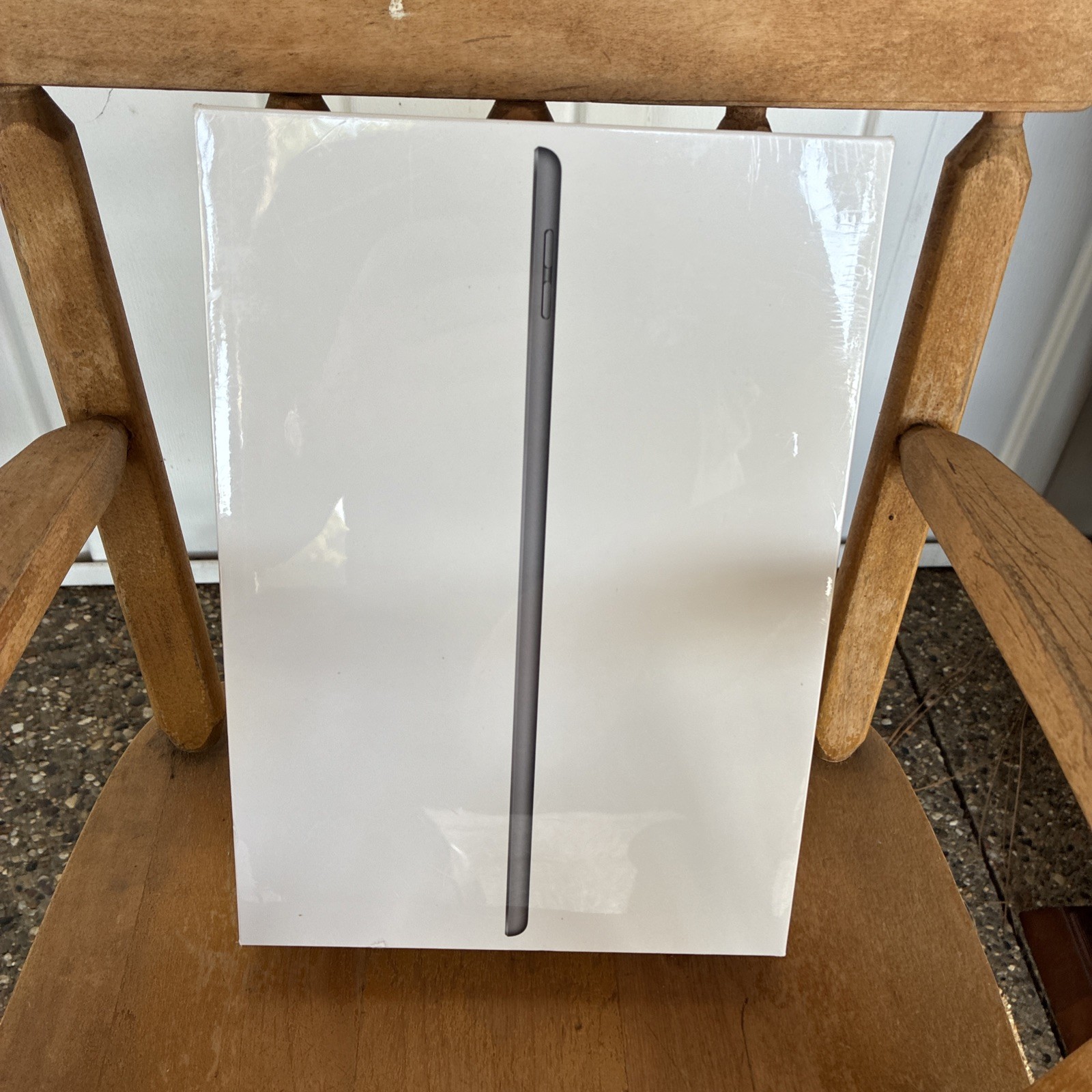 Brand New Sealed Apple iPad 8th Gen 32GB Wi-Fi A2270 (8 Generation) Space Gray