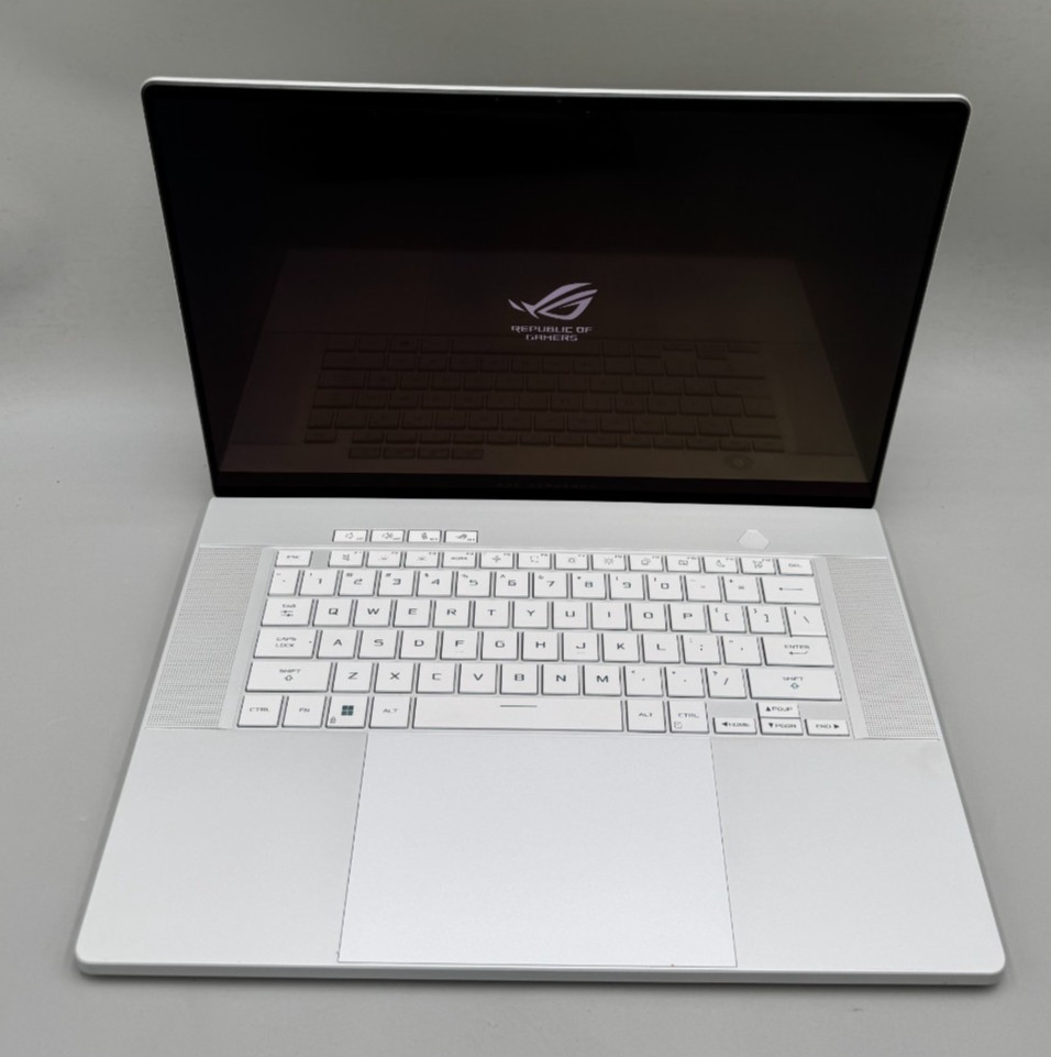 ASUS ROG Zephyrus 16" Ultra 9 185H 2.5GHz 500GB Nvme 32GB DDR5 Silver Laptop B-