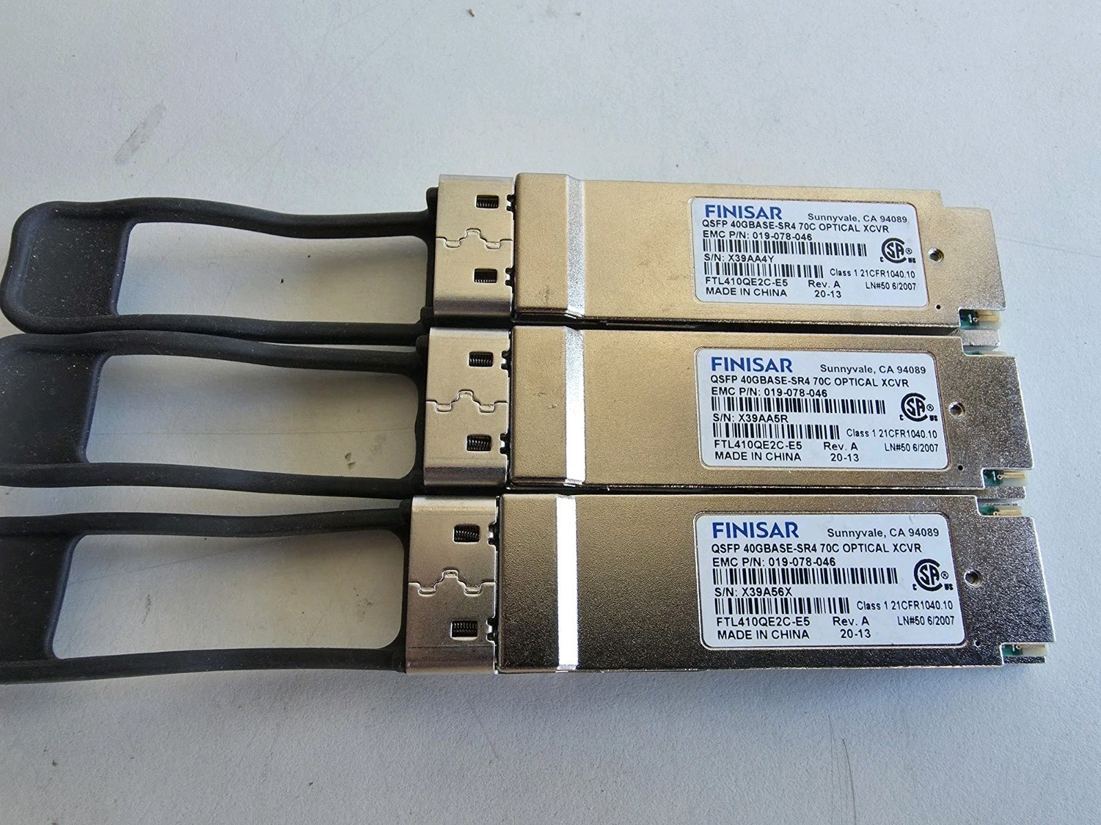 Lot of 3 Finisar FTL410QE2C-E5 40G QSFP+ SR4 850nm MPO Transceiver Module 40GbE