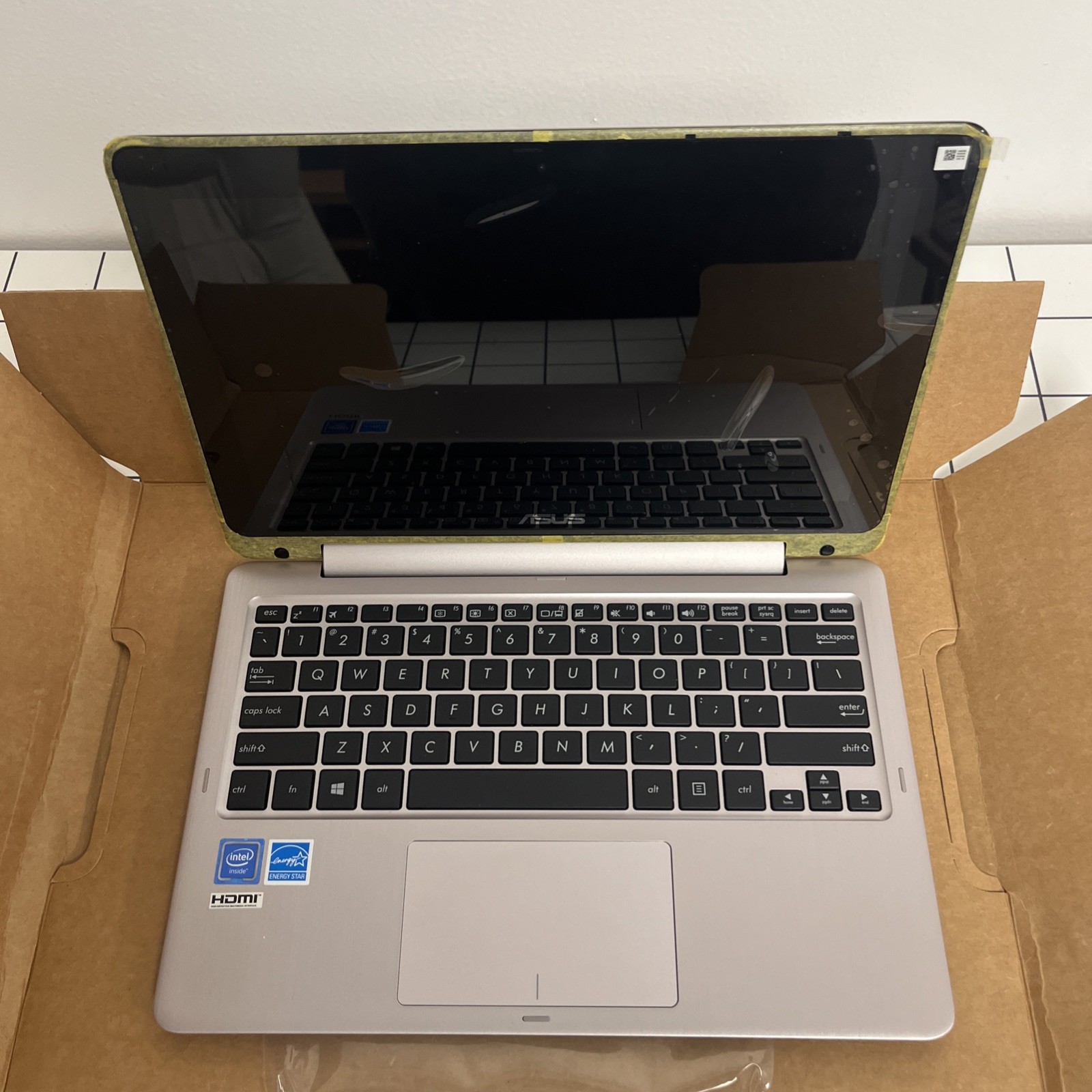 ASUS TP200SA Laptop. Intel Celeron N3050 1.6 GHz 32gb EMMC 4GB RAM