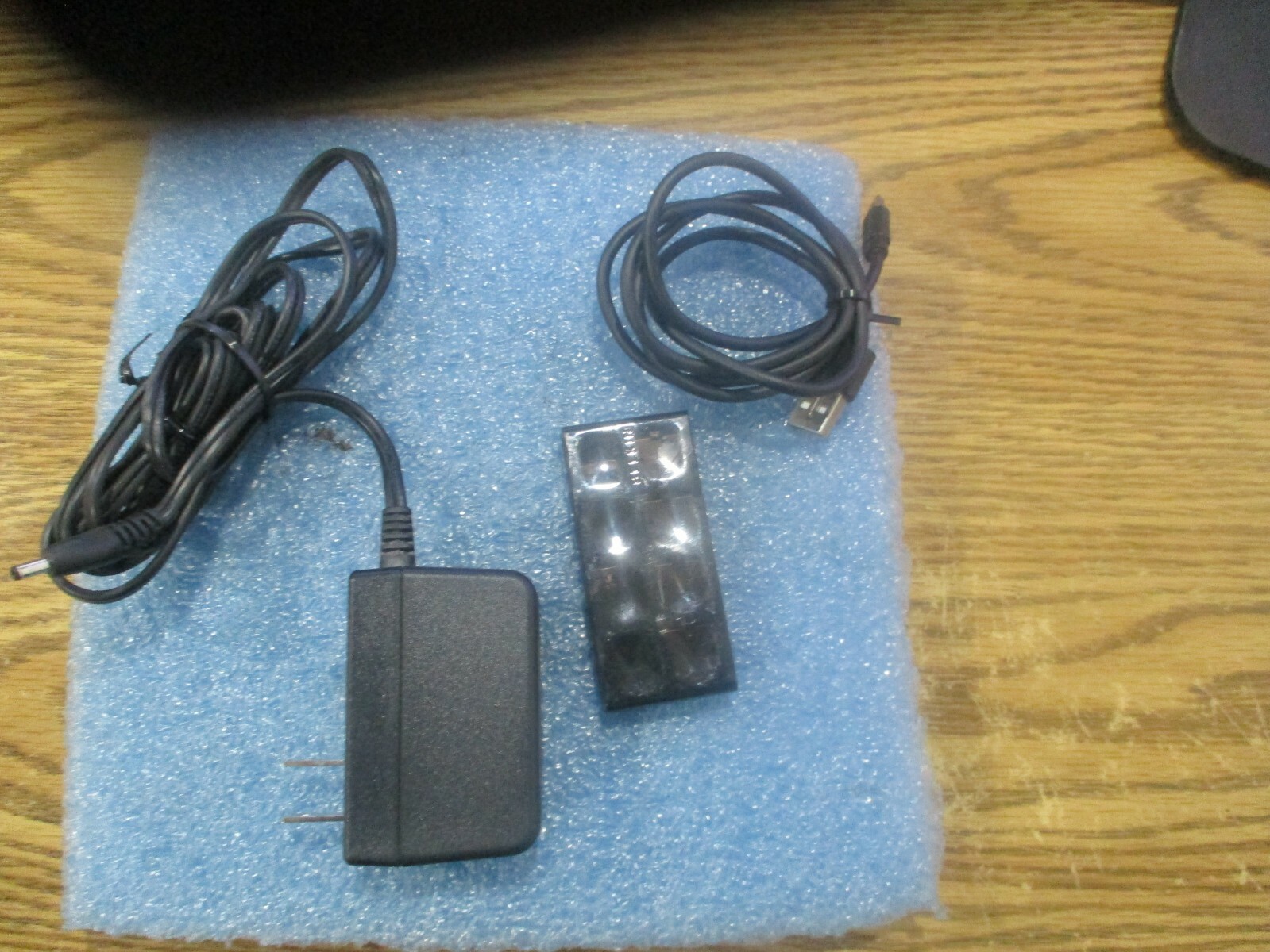 Belkin Model: F5U404-BLK High Speed USB 5 Adapter with AC Adapter & USB Cable 