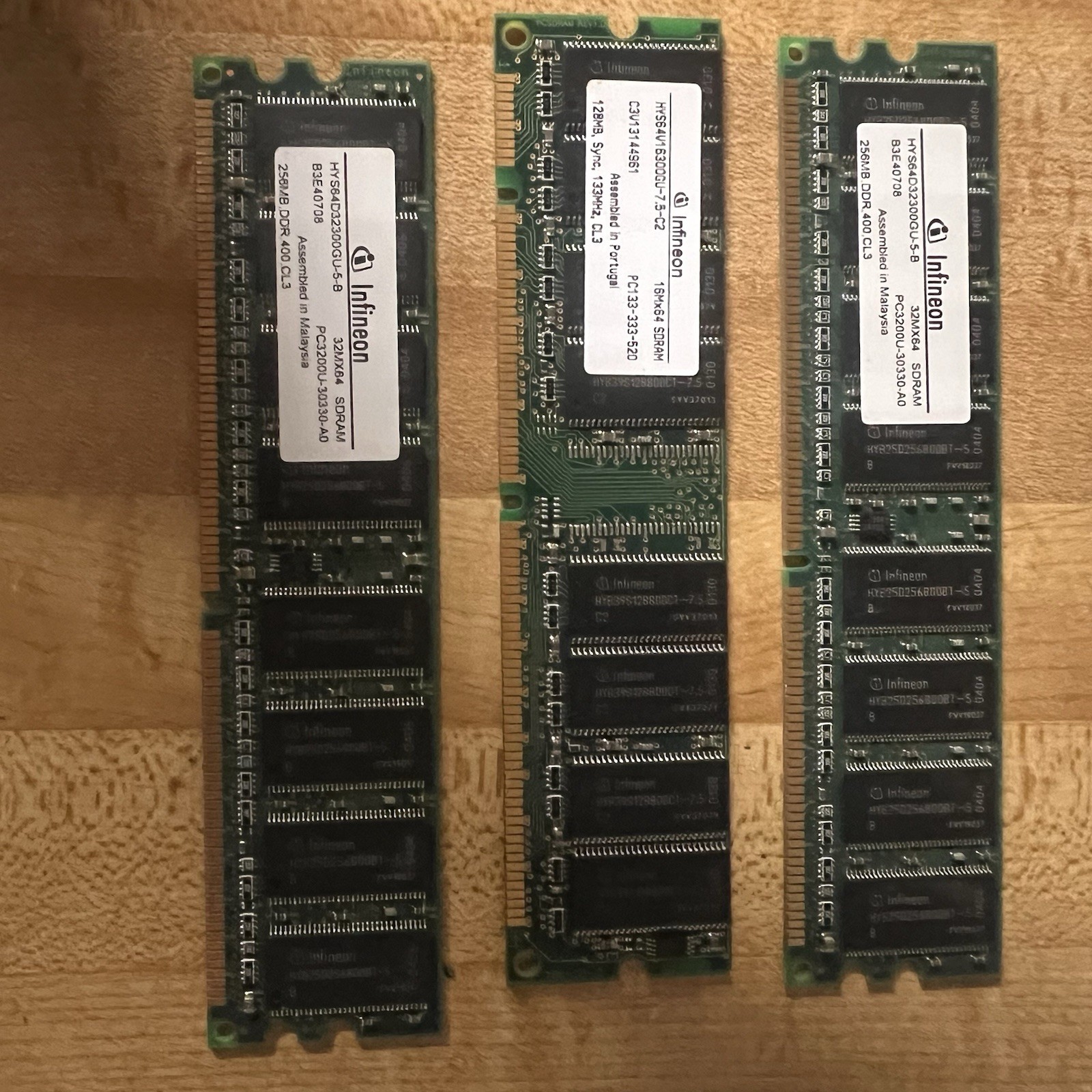 Lot of 3 Infineon 256MB DDR400 PC3200 CL3 184-Pin Desktop RAM HYS64D32300GU-5-B