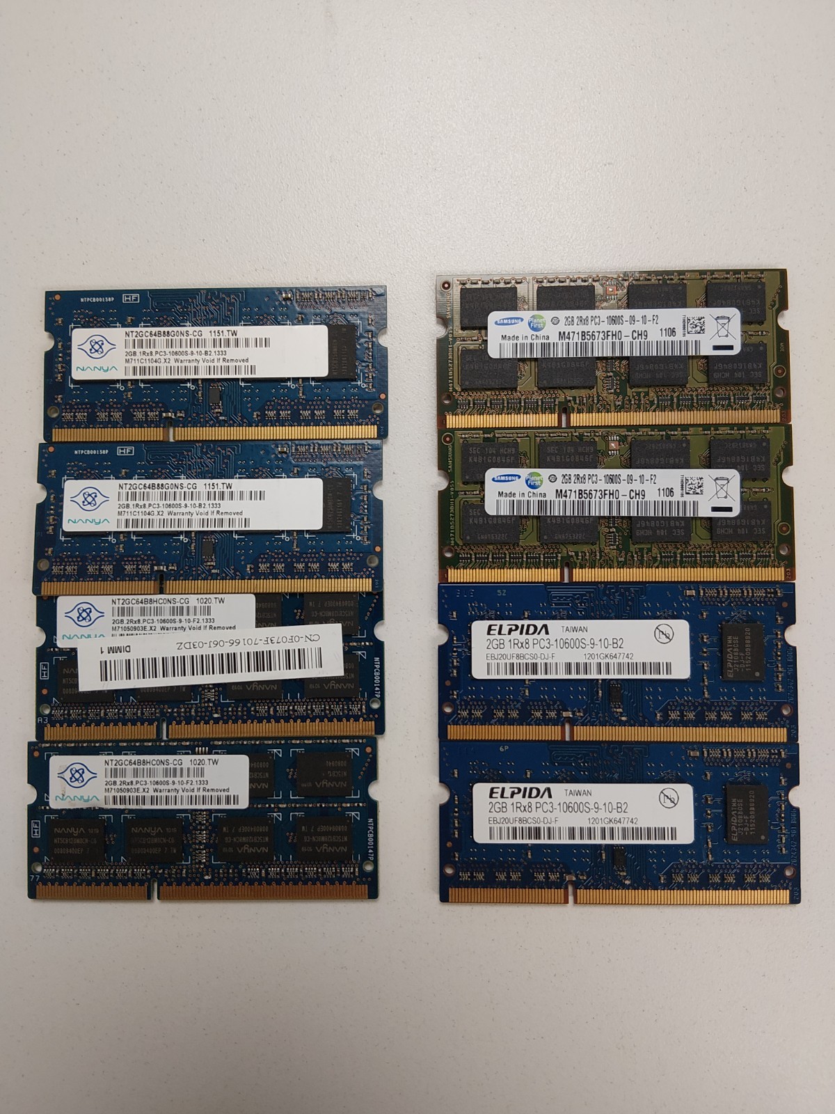 Lot of 8x2GB (16Gb total) PC3-10600 Laptop Memory