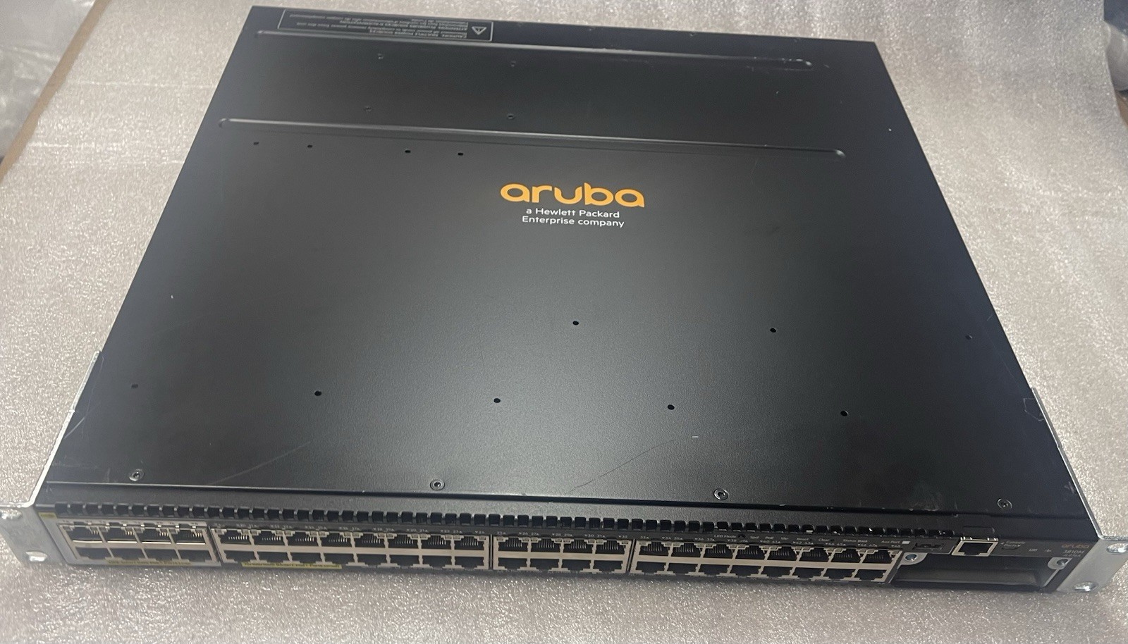 JL076A 3810M 40G 8 Aruba HPE Smart Rate PoE+ 1-Slot Switch (No PSU) USED