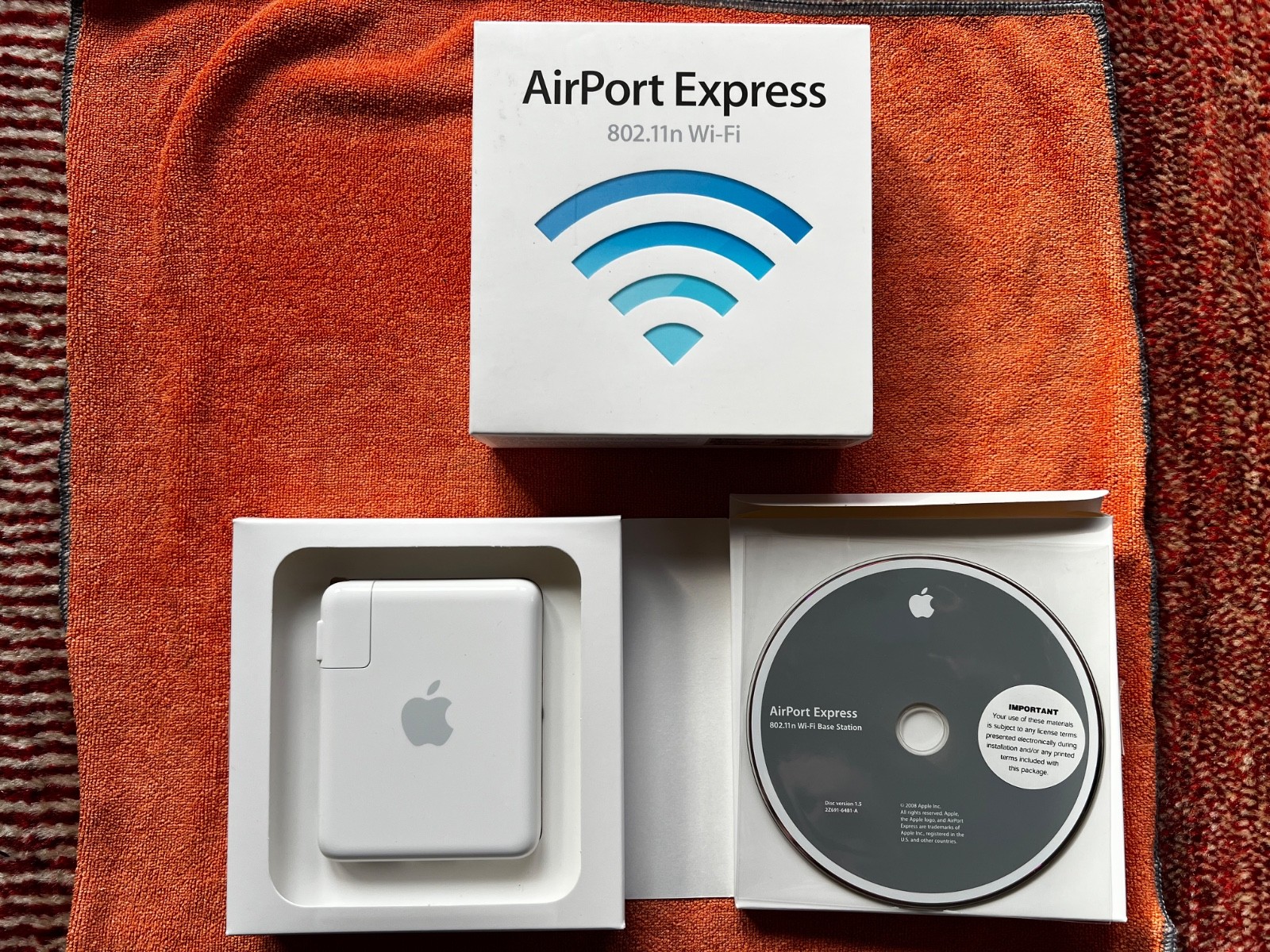 Apple AirPort Express A1264 MB321LL/A 802.11n WiFi Router Works Great